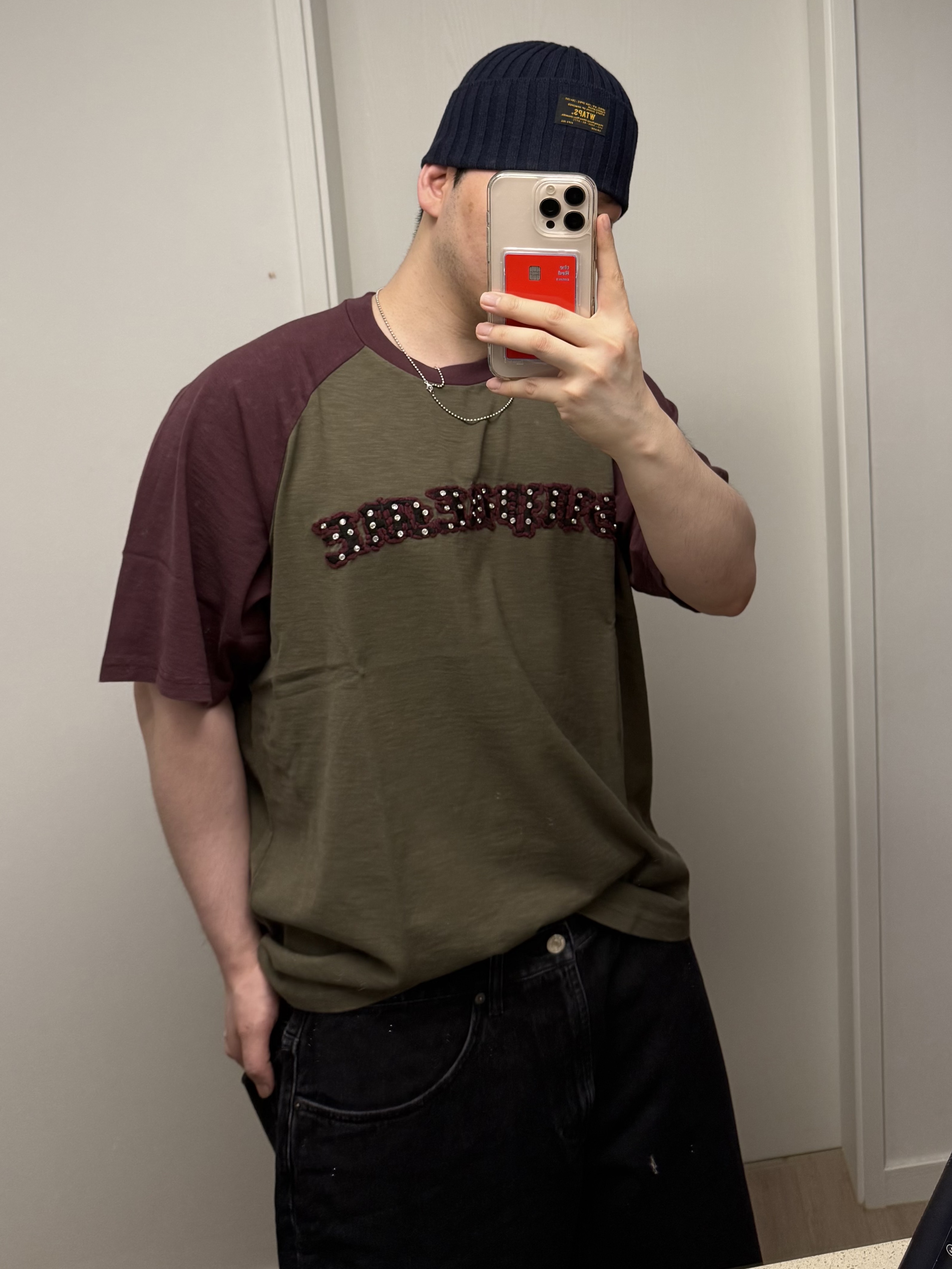 Supreme Rhinestone Raglan S/S Top Olive - 26SS, Supreme Baggy Denim Short Black - 26SS 착용 스타일