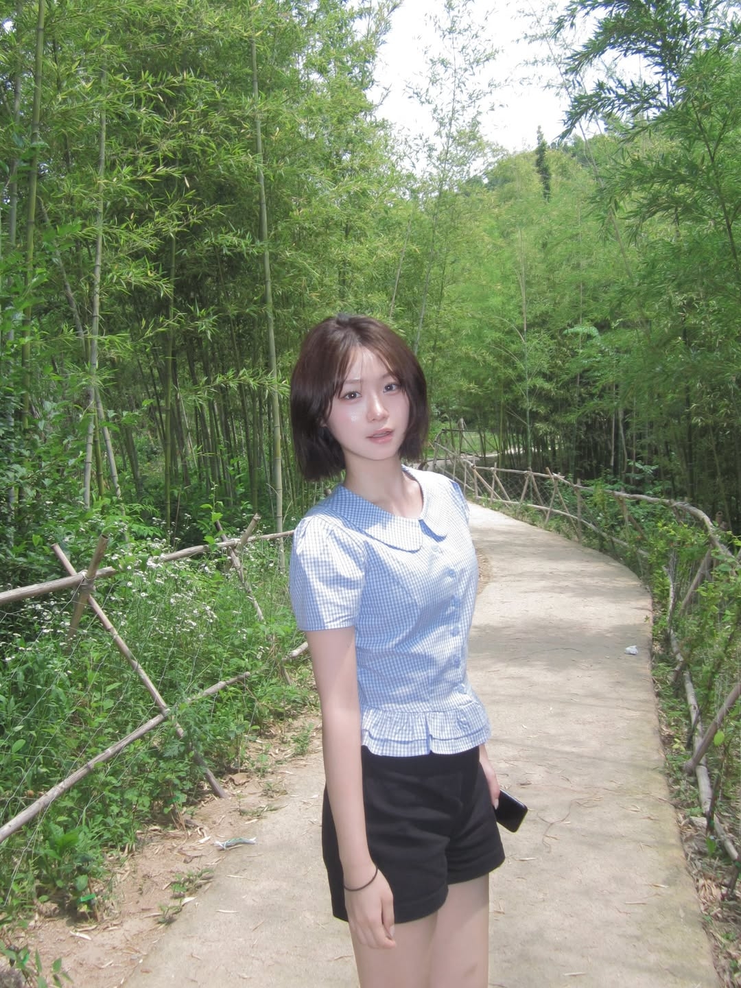 Rosefrantz Puff Sleeve Peplum Check Blouse [Sky Blue] 착용 스타일 - 3