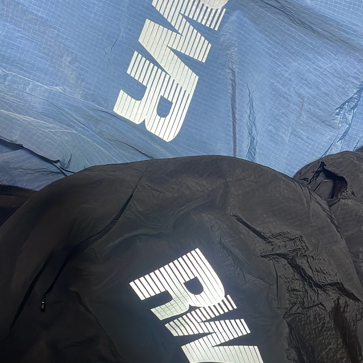 [KREAM 단독] runwhither Windbreaker Jacket V2 Blue, [KREAM 단독] runwhither Windbreaker Jacket V2 Black 착용 스타일