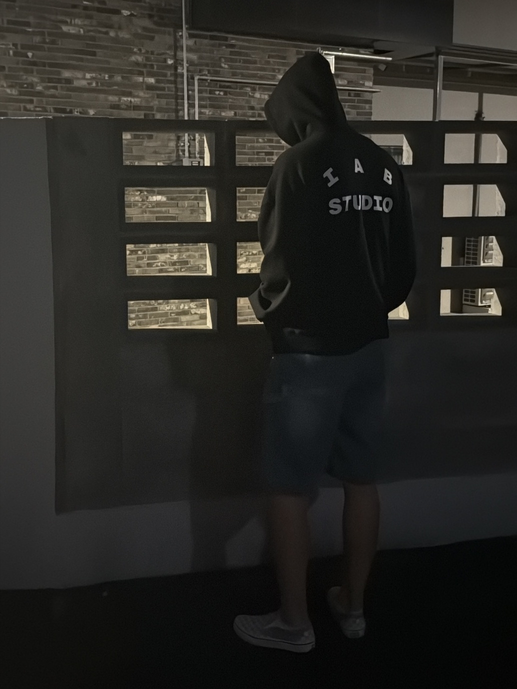 IAB Studio Zip-Up Hoodie Black - 26SS 착용 스타일