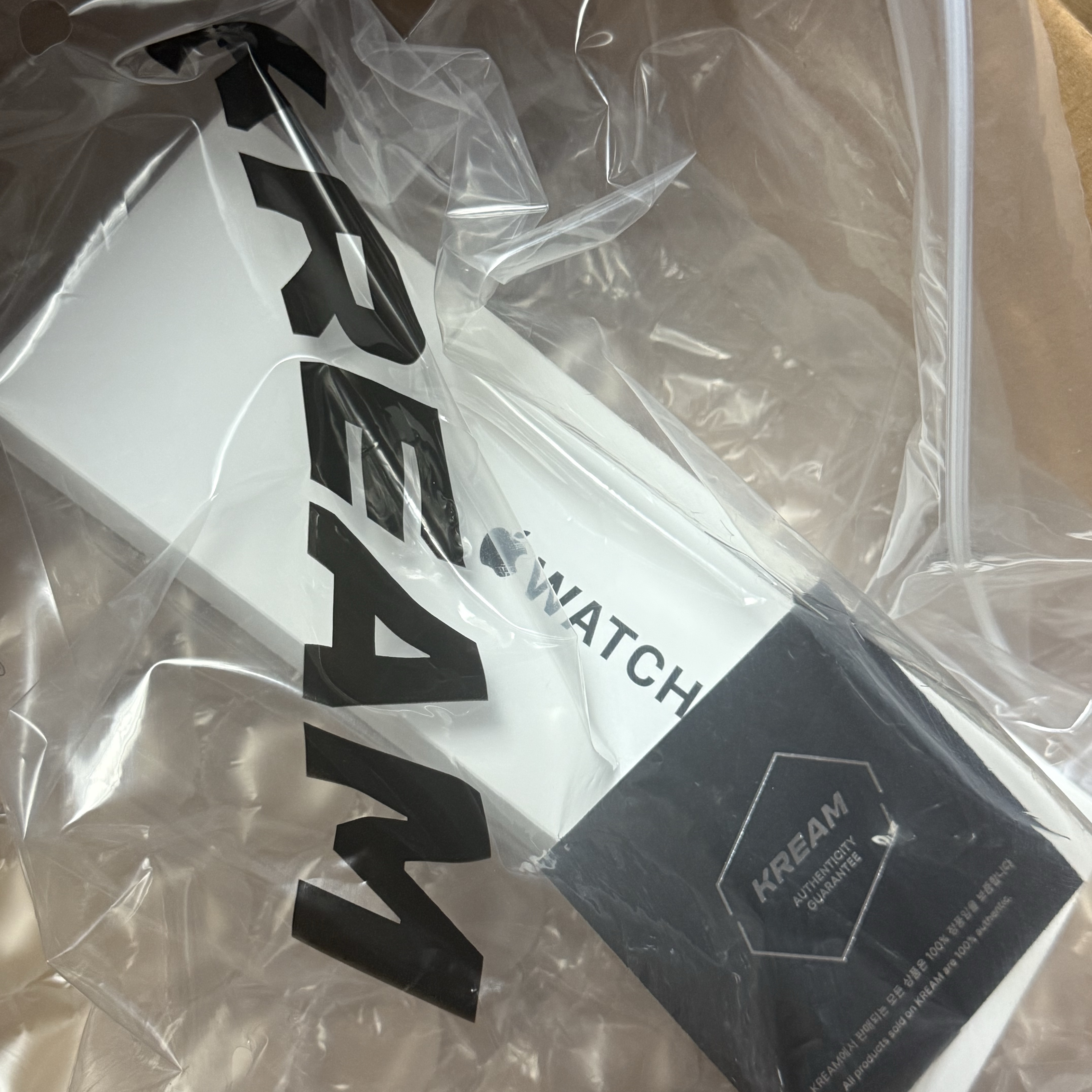 Apple Watch SE 2024 40mm GPS Starlight Aluminium Case with Sport Band S/M Starlight (Korean Ver.) 착용 스타일