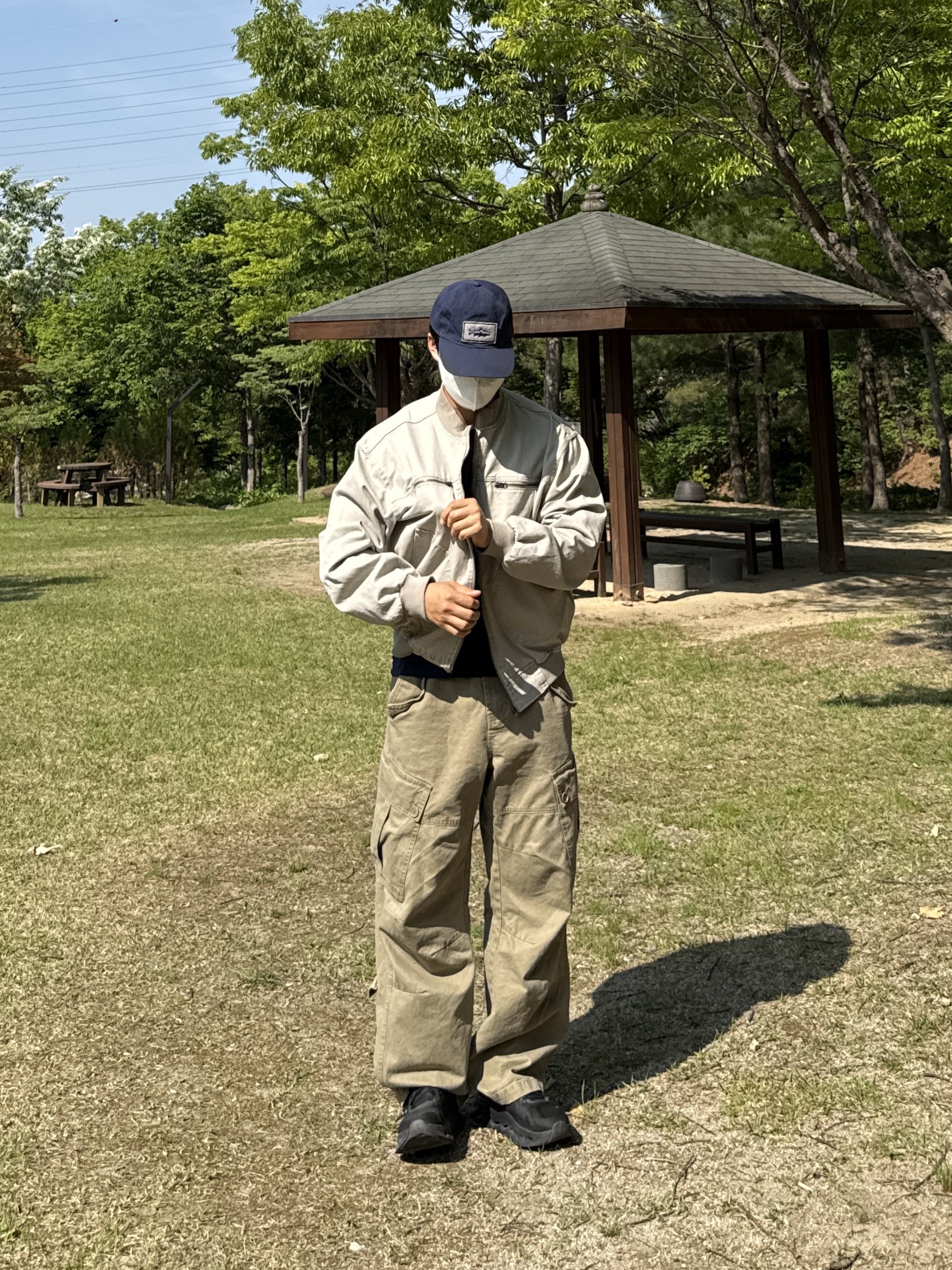 Patagonia P-6 Label Trad Cap Navy, On Running x Post Archive Faction (Paf) Cloudventure Peak All Black 착용 스타일 - 4