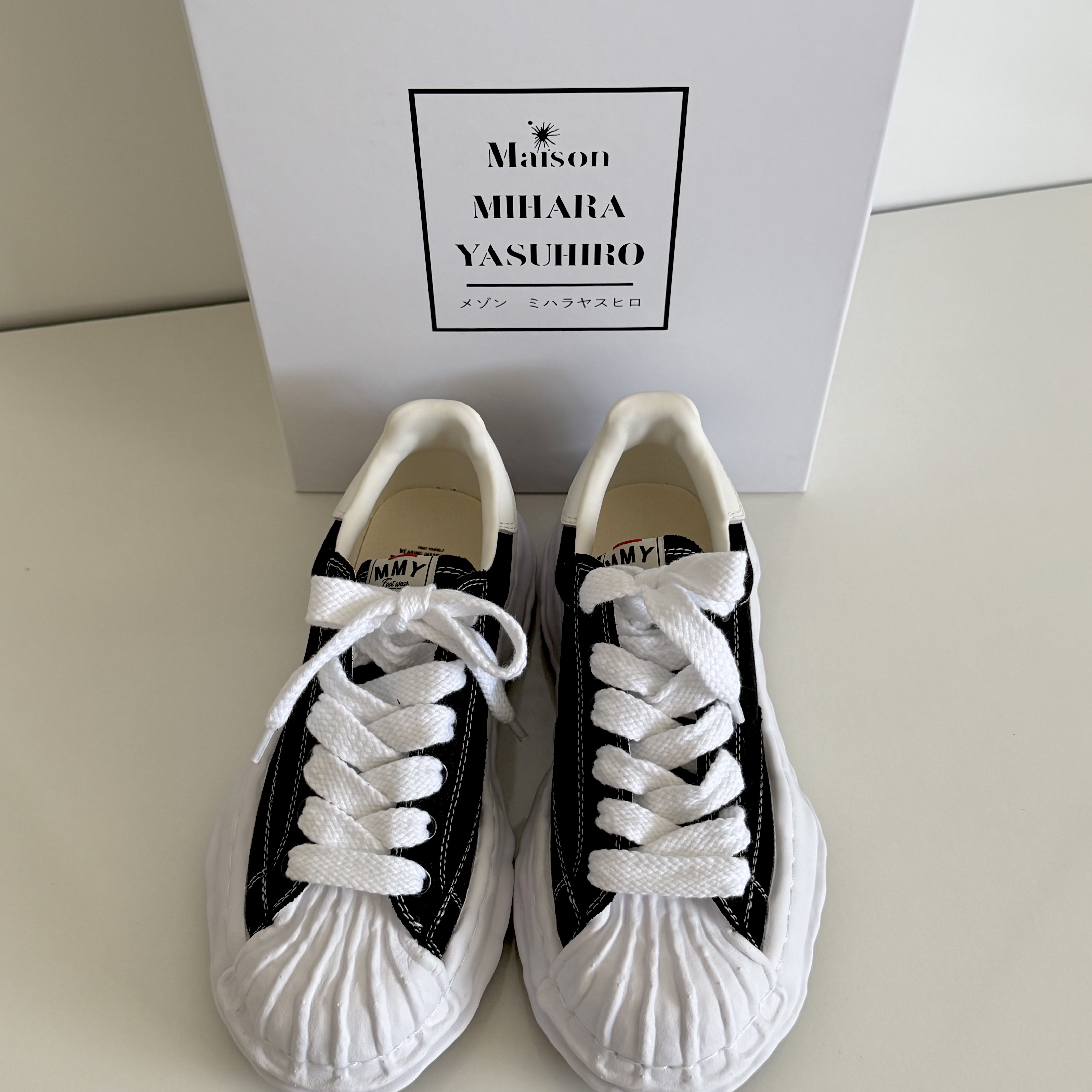 Maison Mihara Yasuhiro Blakey OG Sole Canvas Low-top Sneakers Black White 착용 스타일