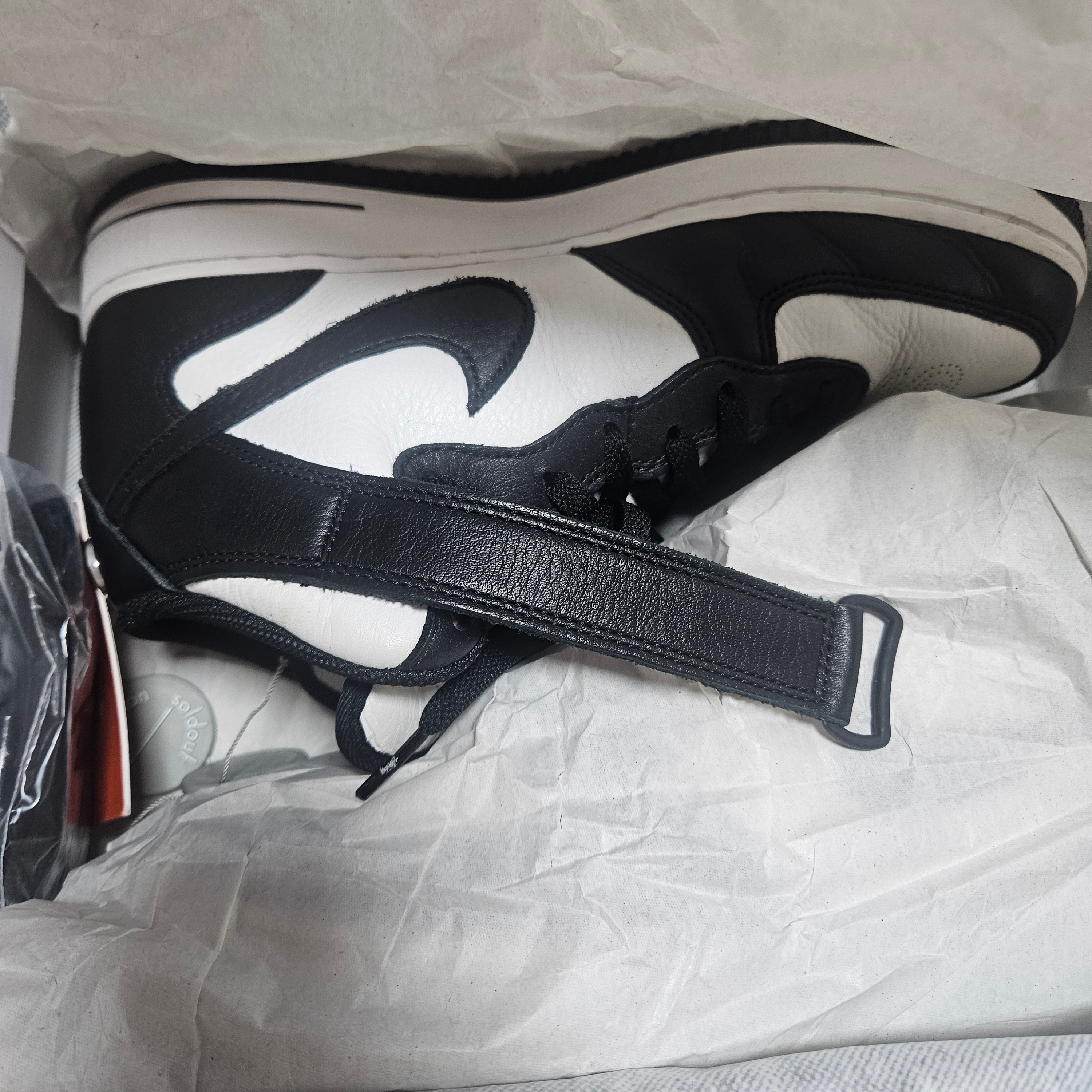 Nike x Stussy Air Force 1 '07 Mid SP Black and Light Bone 착용 스타일