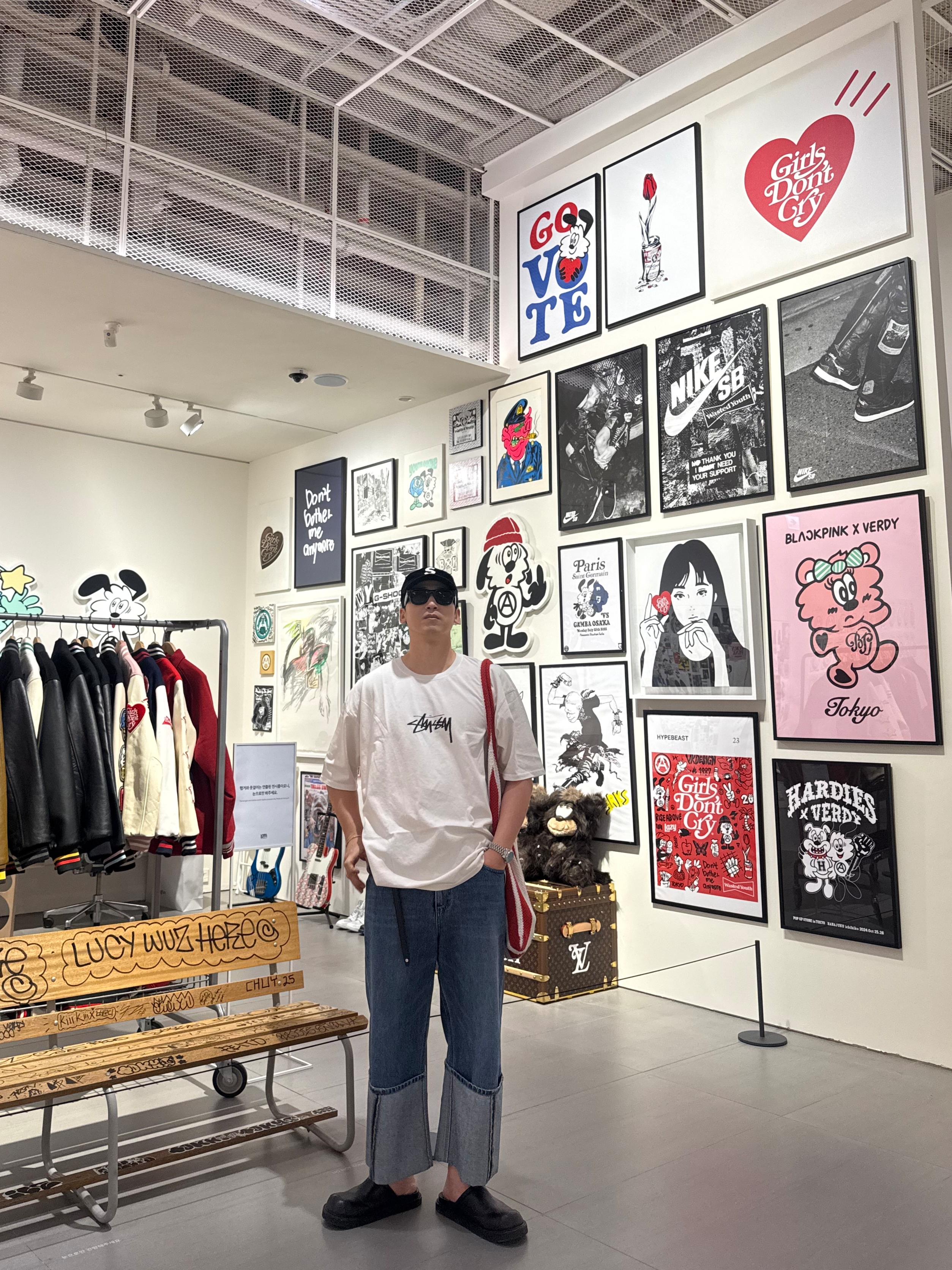 Ray-Ban x A$AP Rocky Wayfarer Puffer Polished Black Frame Ultra Black Lense High Bridge Fit, Stussy Small Stock T-Shirt Pigment Dyed Natural 착용 스타일