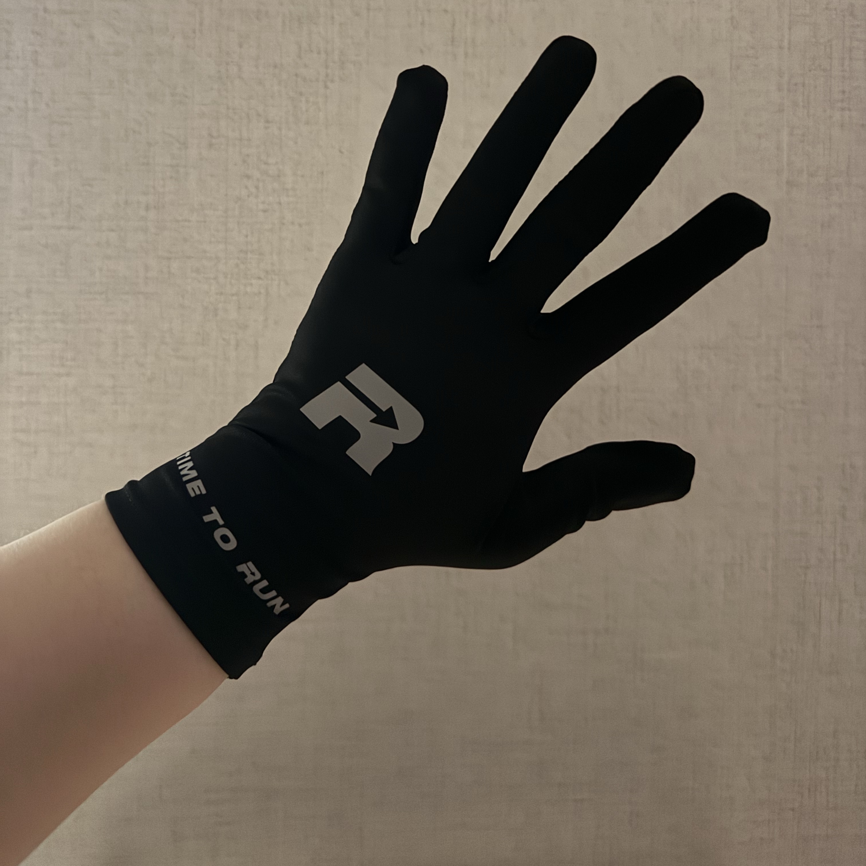 TIME TO RUN Essential Core VENT MAX Breathable Running Gloves 착용 스타일 - 1