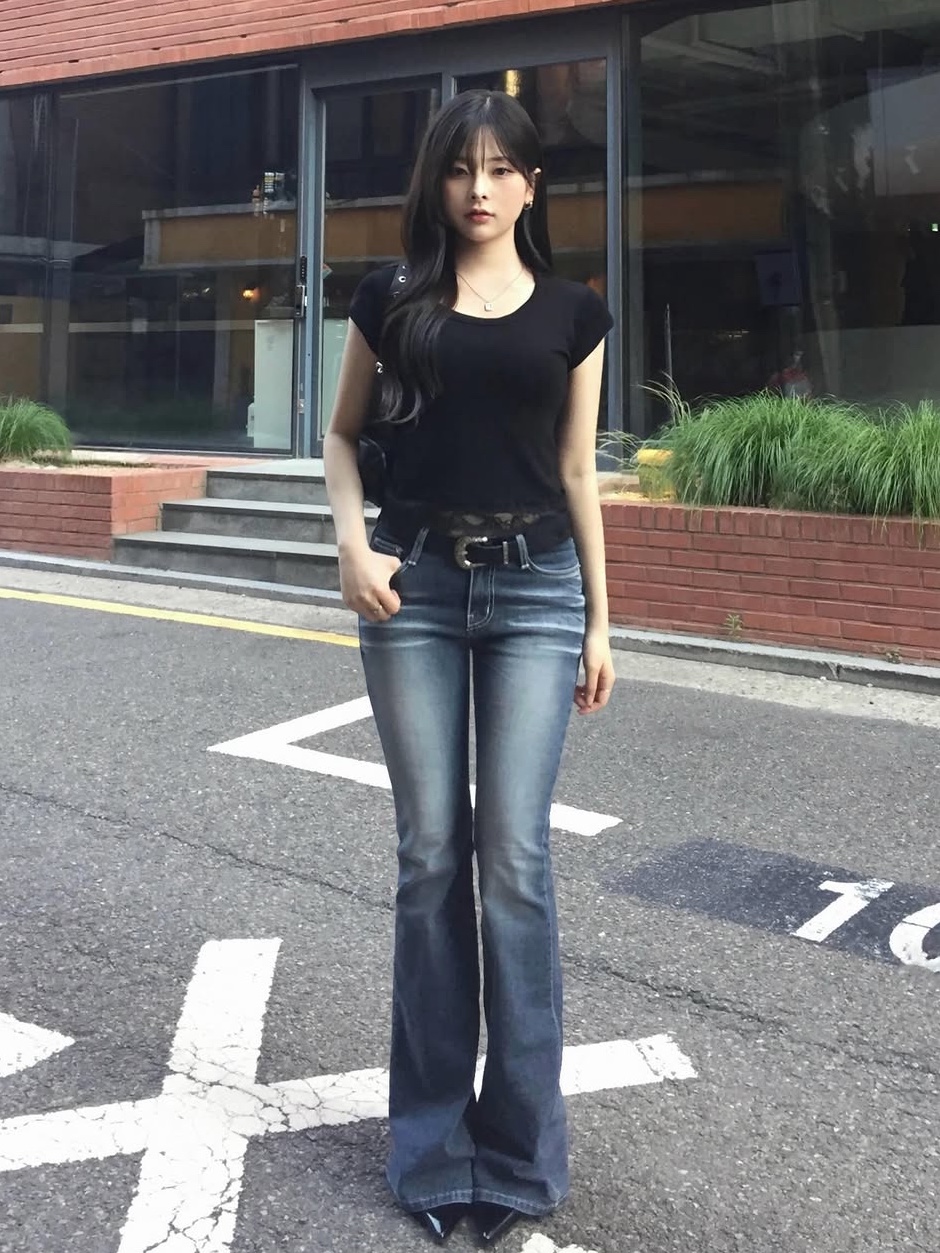 PHOS333 W Slim Fit Lace T-Shirt Black 착용 스타일 - 2