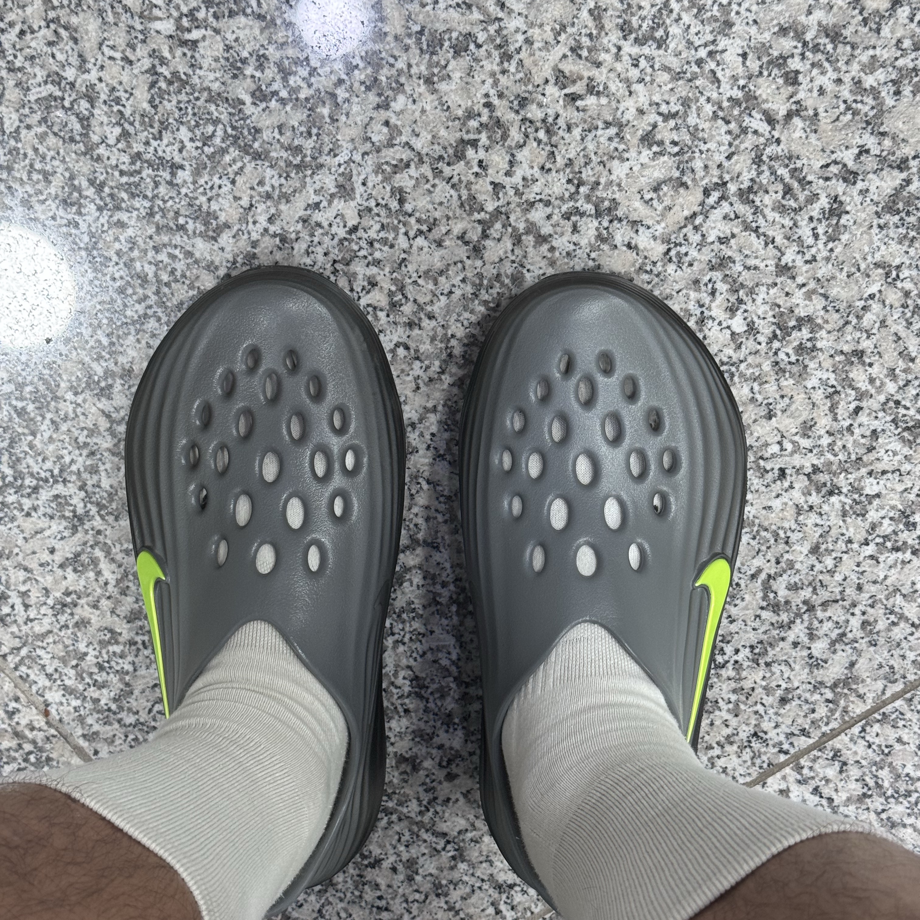 Nike ReactX Rejuven8 Black Cool Grey 착용 스타일