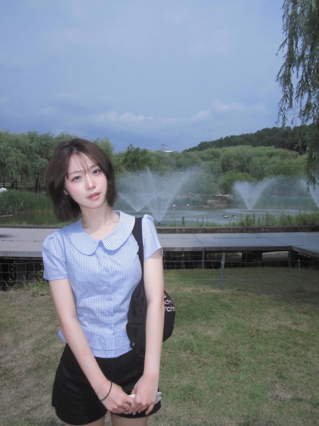 Rosefrantz Puff Sleeve Peplum Check Blouse [Sky Blue] 착용 스타일 - 1