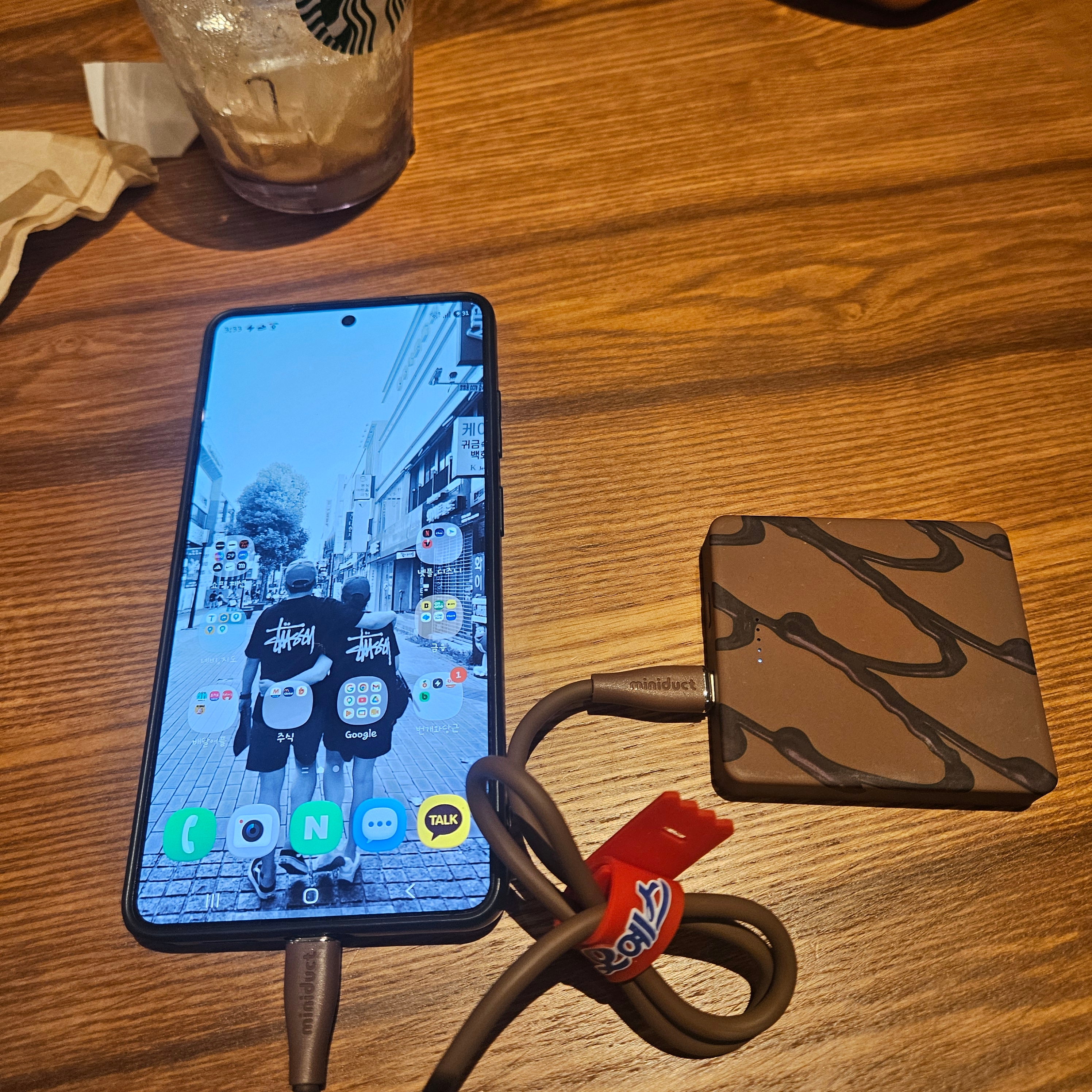 Miniduct Oyes auxiliary battery pouch, [사은품 증정] Miniduct Oyes Maxafe Auxiliary Battery 4000 mAh, Chocolate Brown 착용 스타일 - 2