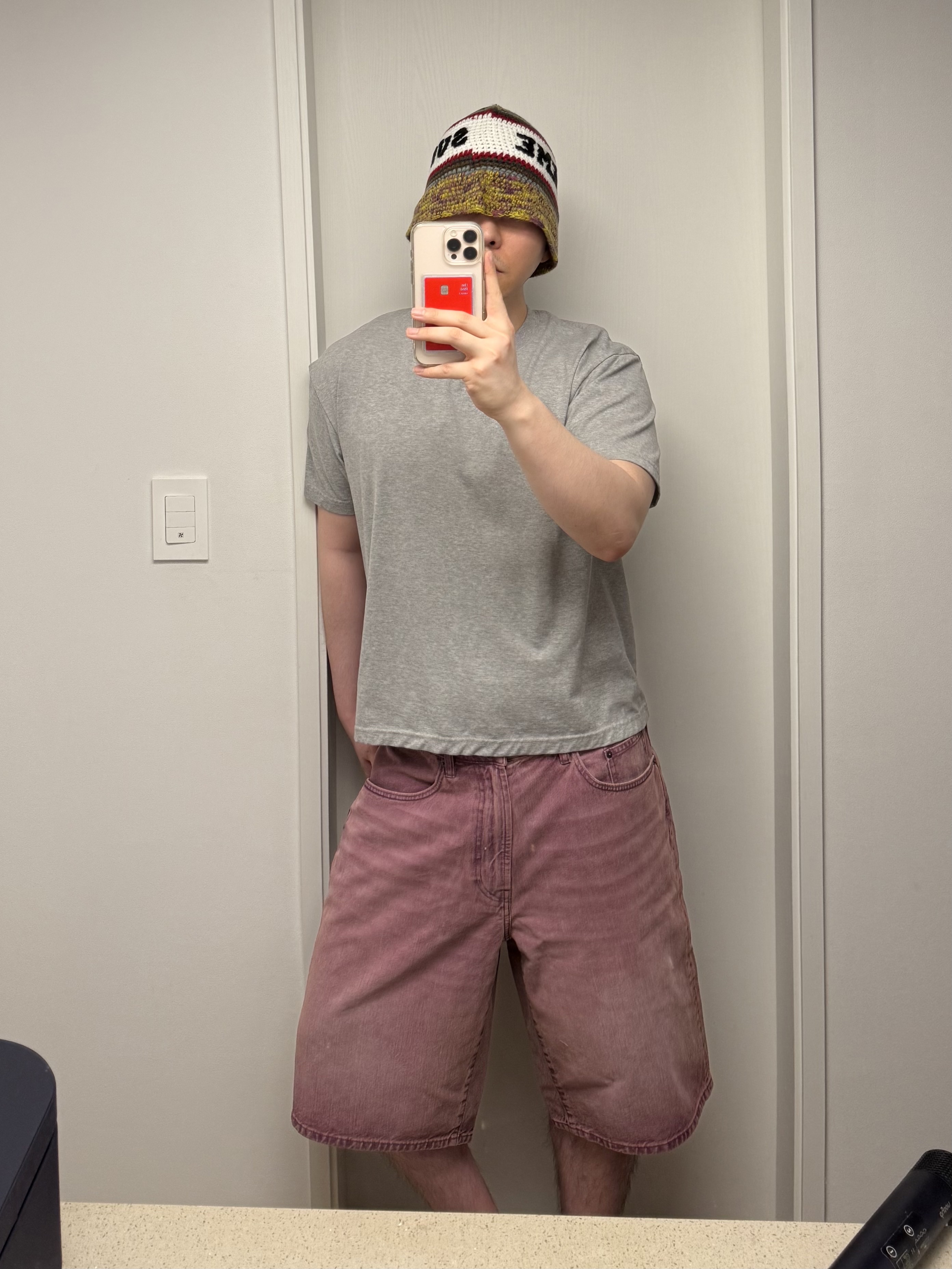 Supreme Baggy Denim Short Overdyed Purple - 26SS, Supreme Knit Logo Crusher Yellow - 26SS 착용 스타일