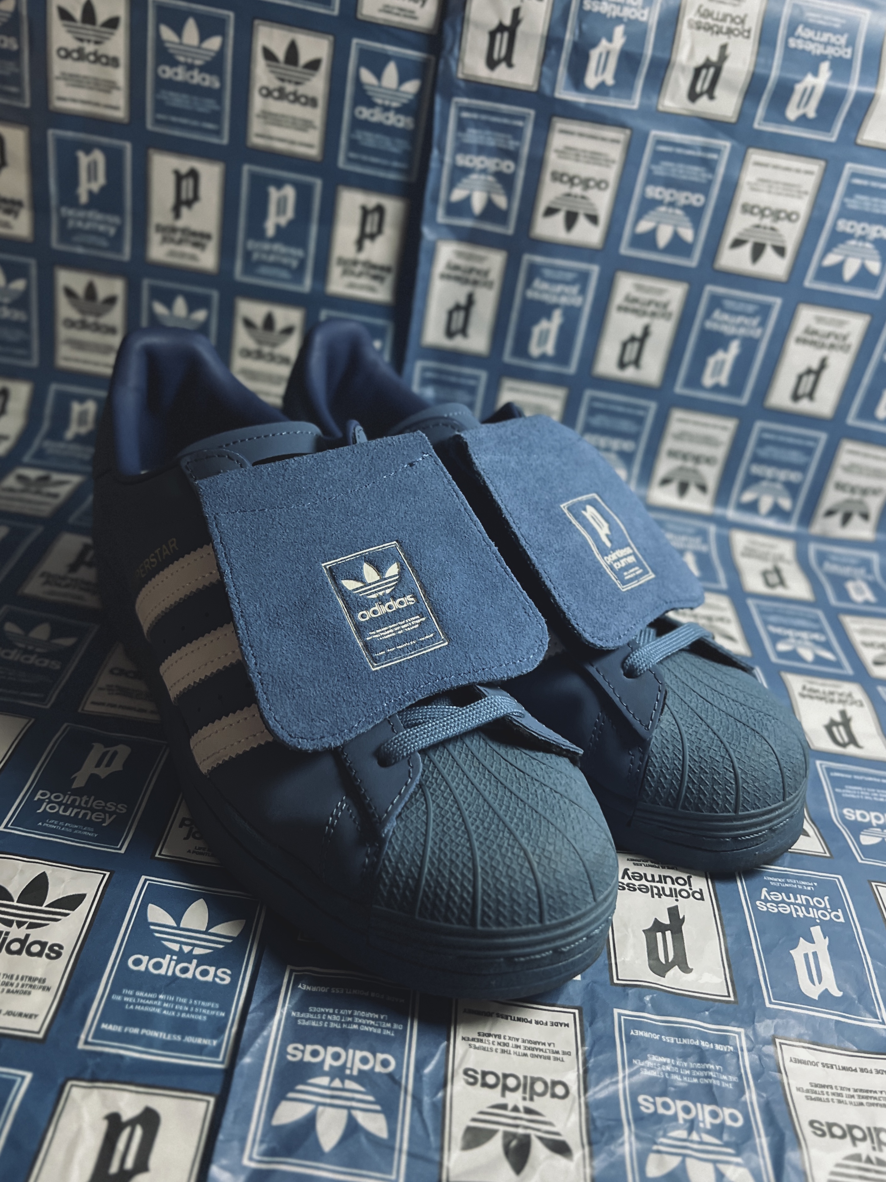 Adidas x Atmos x Daiki Tsuneta Superstar Altered Blue, Adidas x Atmos x Pointless Journey Superstar II DGH Solid Grey Blue 착용 스타일 - 3