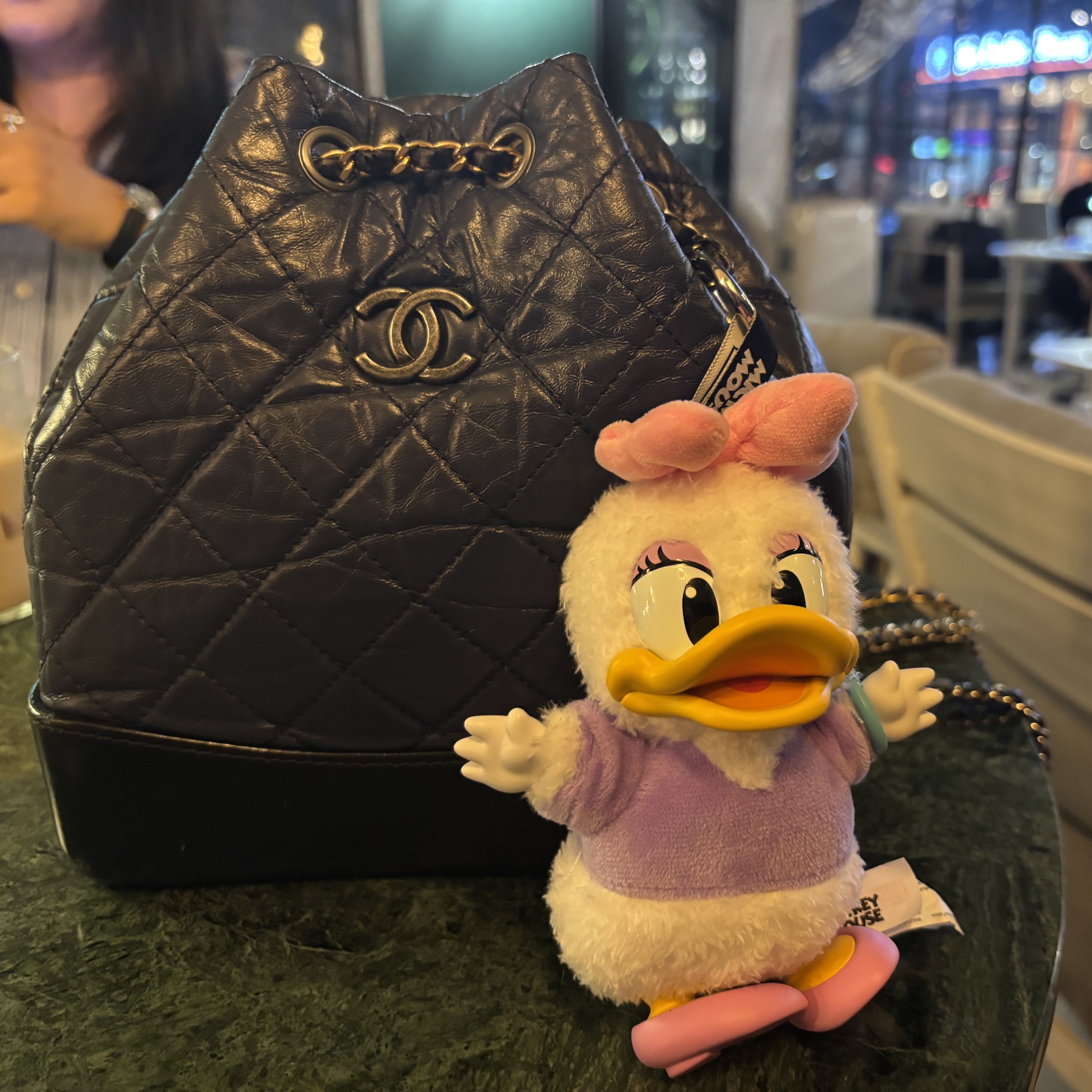 Pop Mart Mickey Family Cute Together Keychain Series Daisy (Opened Case) 착용 스타일