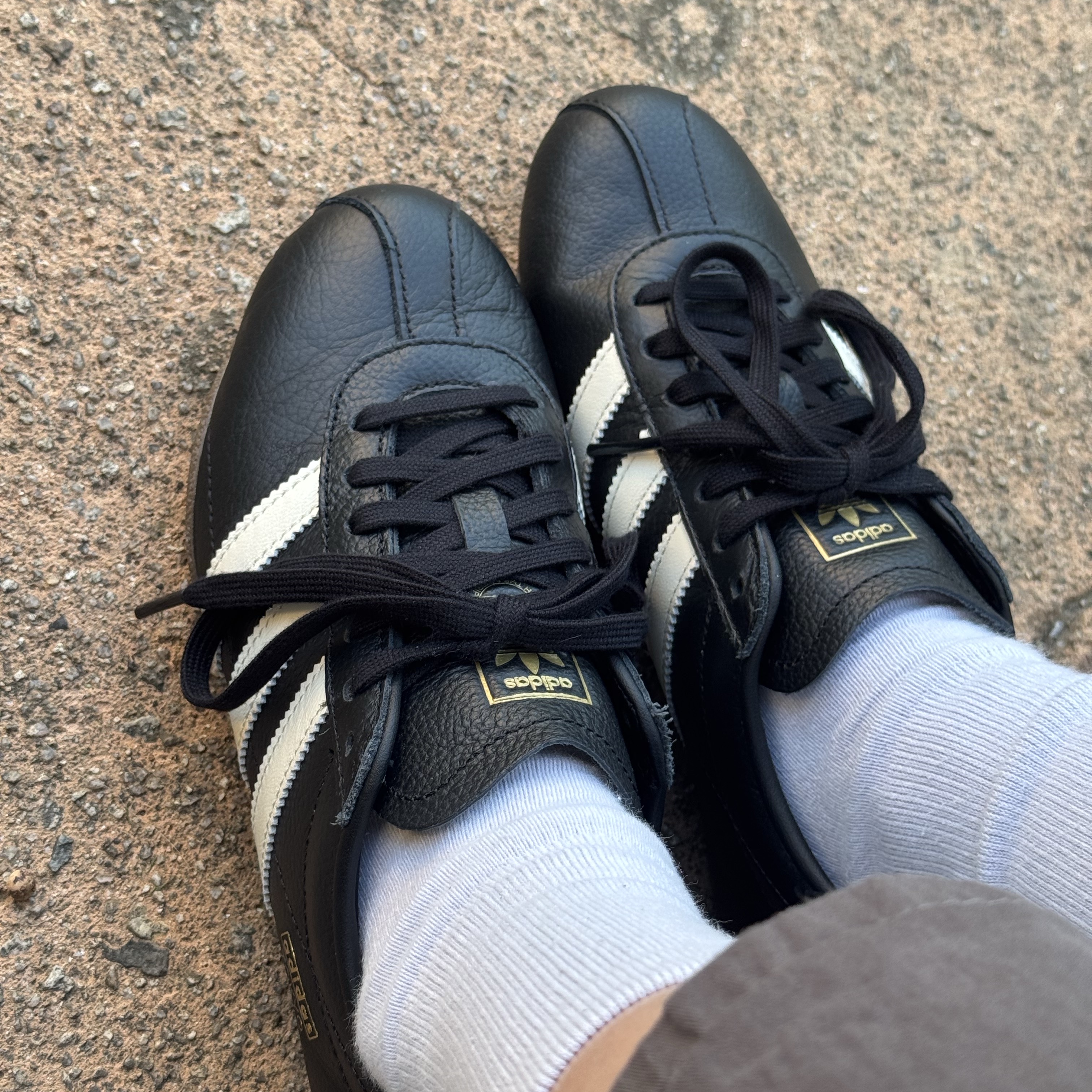 (W) Adidas Tokyo Core Black Off White 착용 스타일 - 2