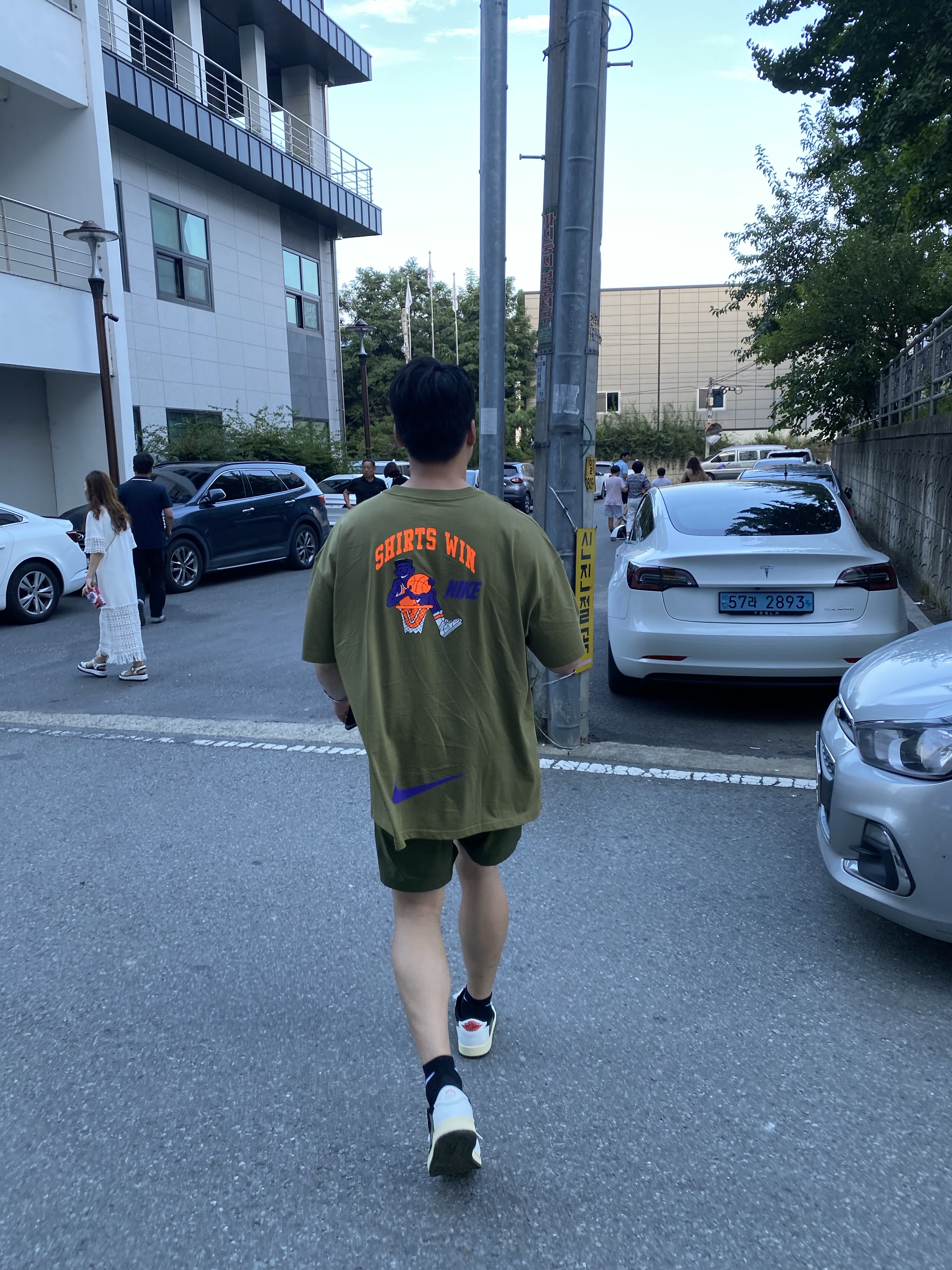 (W) Jordan 1 x Travis Scott Retro Low OG SP Medium Olive 착용 스타일