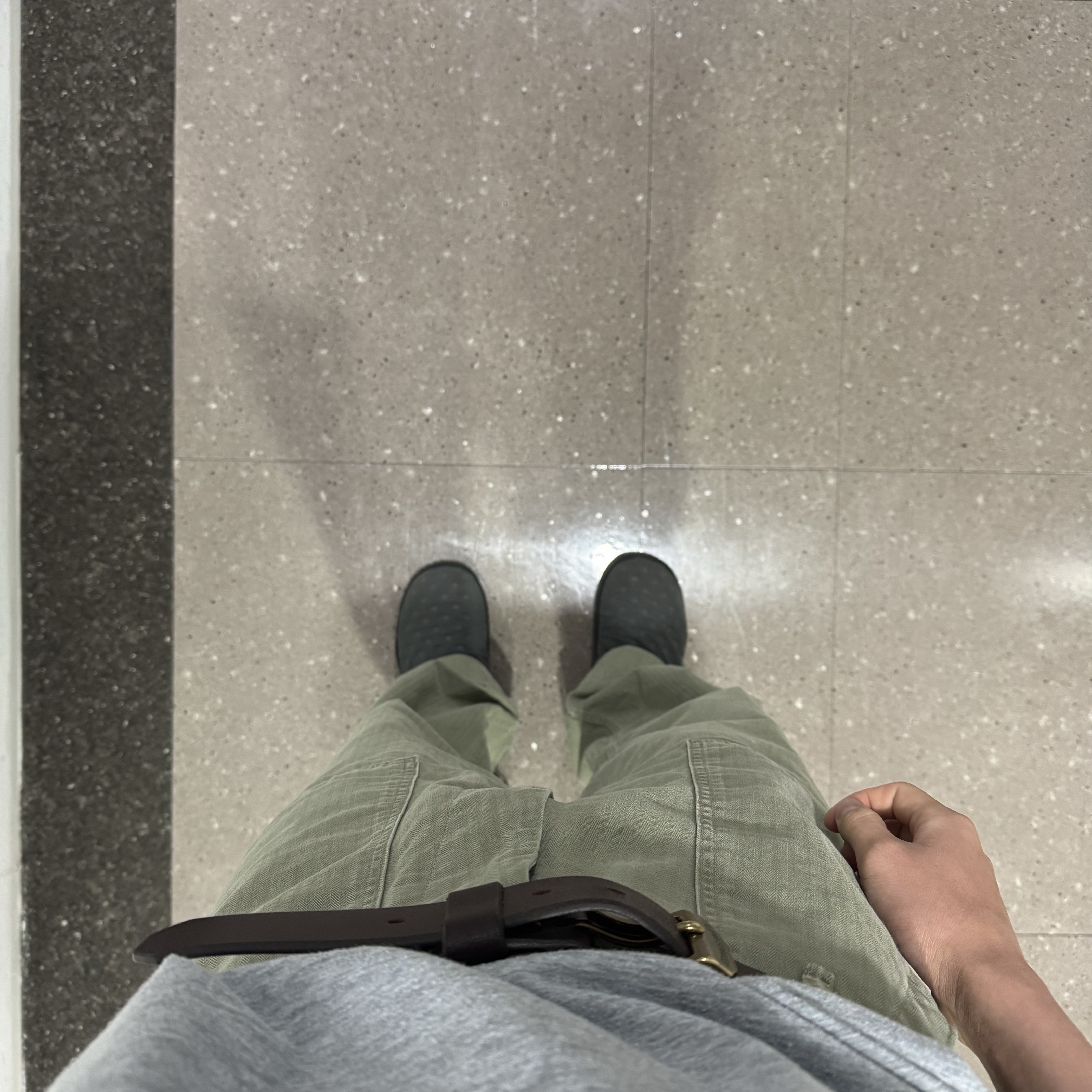 Nike ACG Moc Anthracite, Khakis HBT Baker Pants Olive Drab 착용 스타일