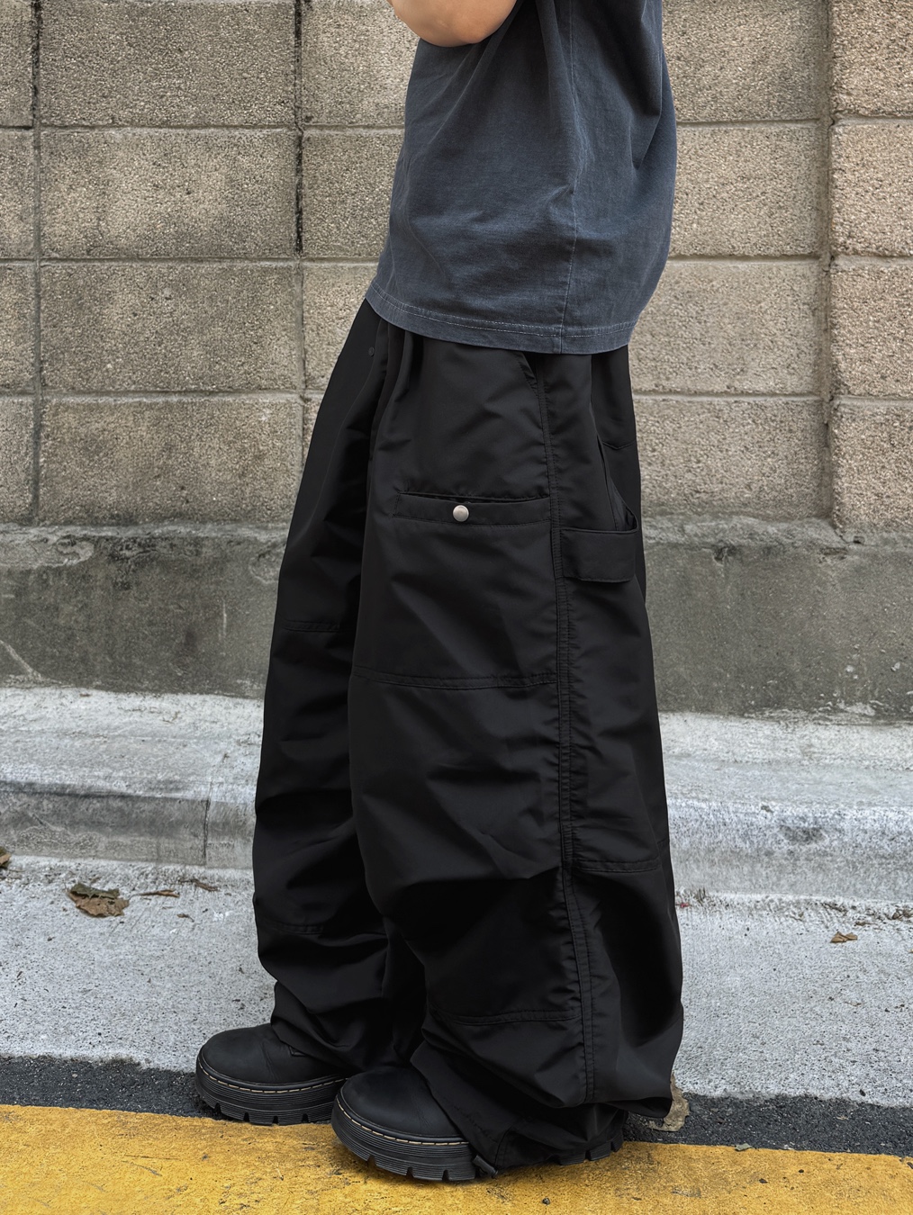 Dr. Martens Reeder Wyoming Leather Utility Shoes Black 착용 스타일 - 4
