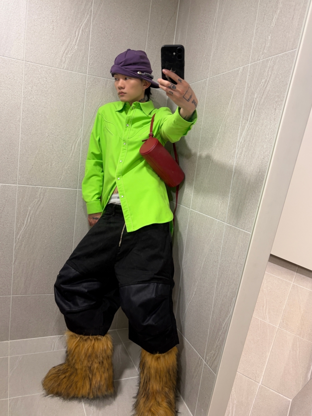 ROARINGRAD Layered Knee Bermuda Pants Black 착용 스타일