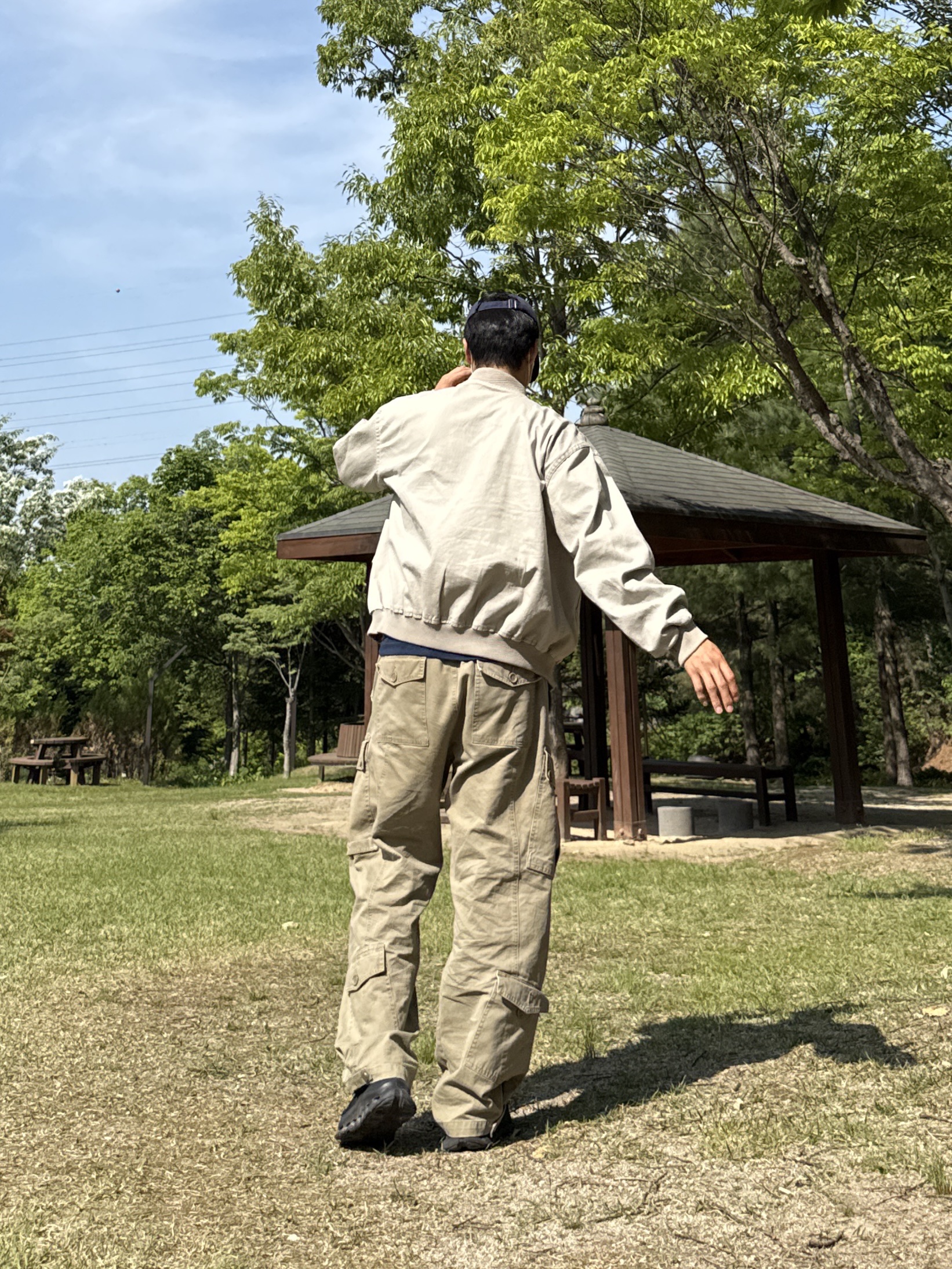 Patagonia P-6 Label Trad Cap Navy, On Running x Post Archive Faction (Paf) Cloudventure Peak All Black 착용 스타일 - 3