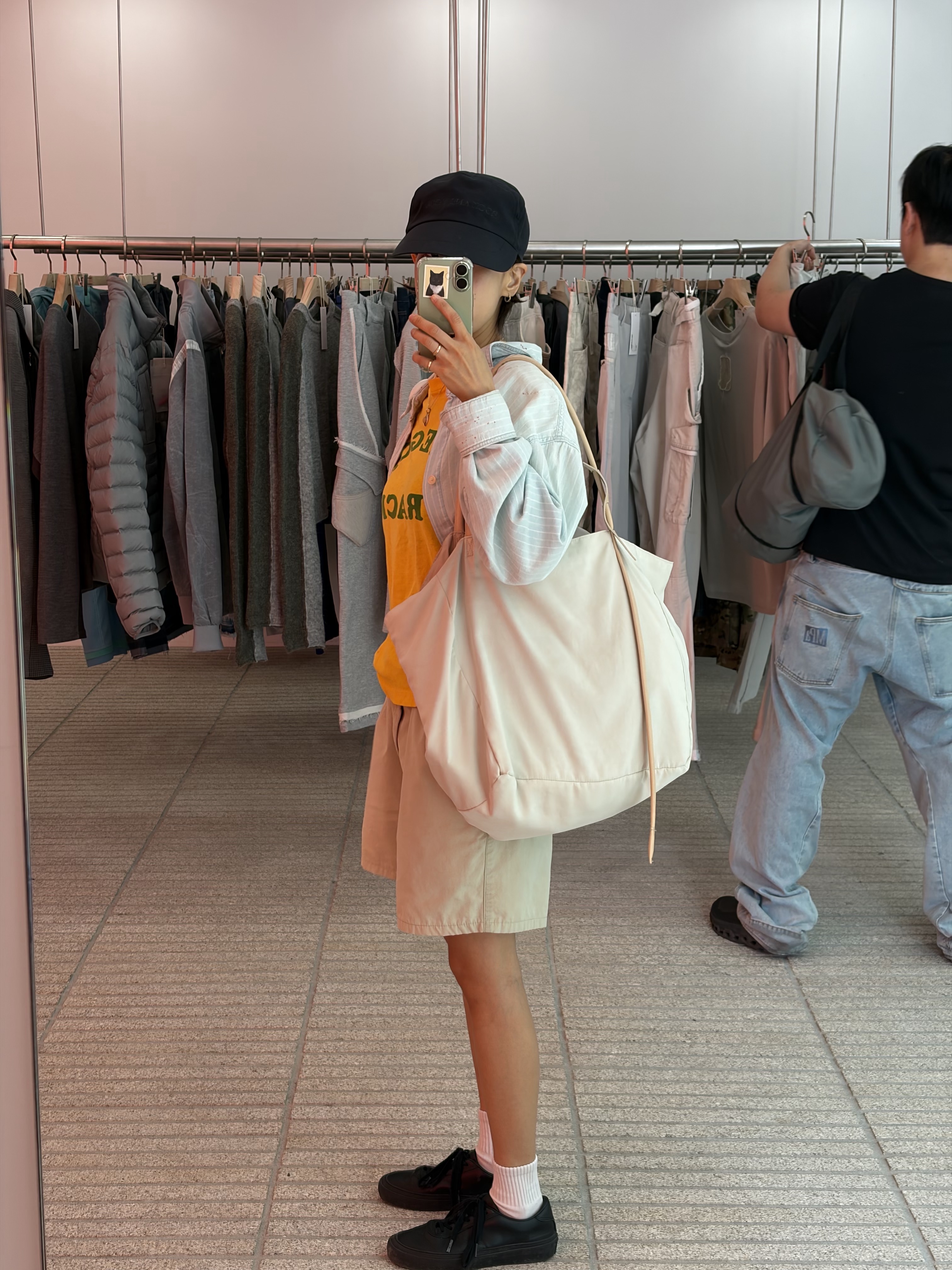 Xlim EP.9 02 Bag Ivory, Xlim Synopsis 01 Bag Black 착용 스타일 - 1