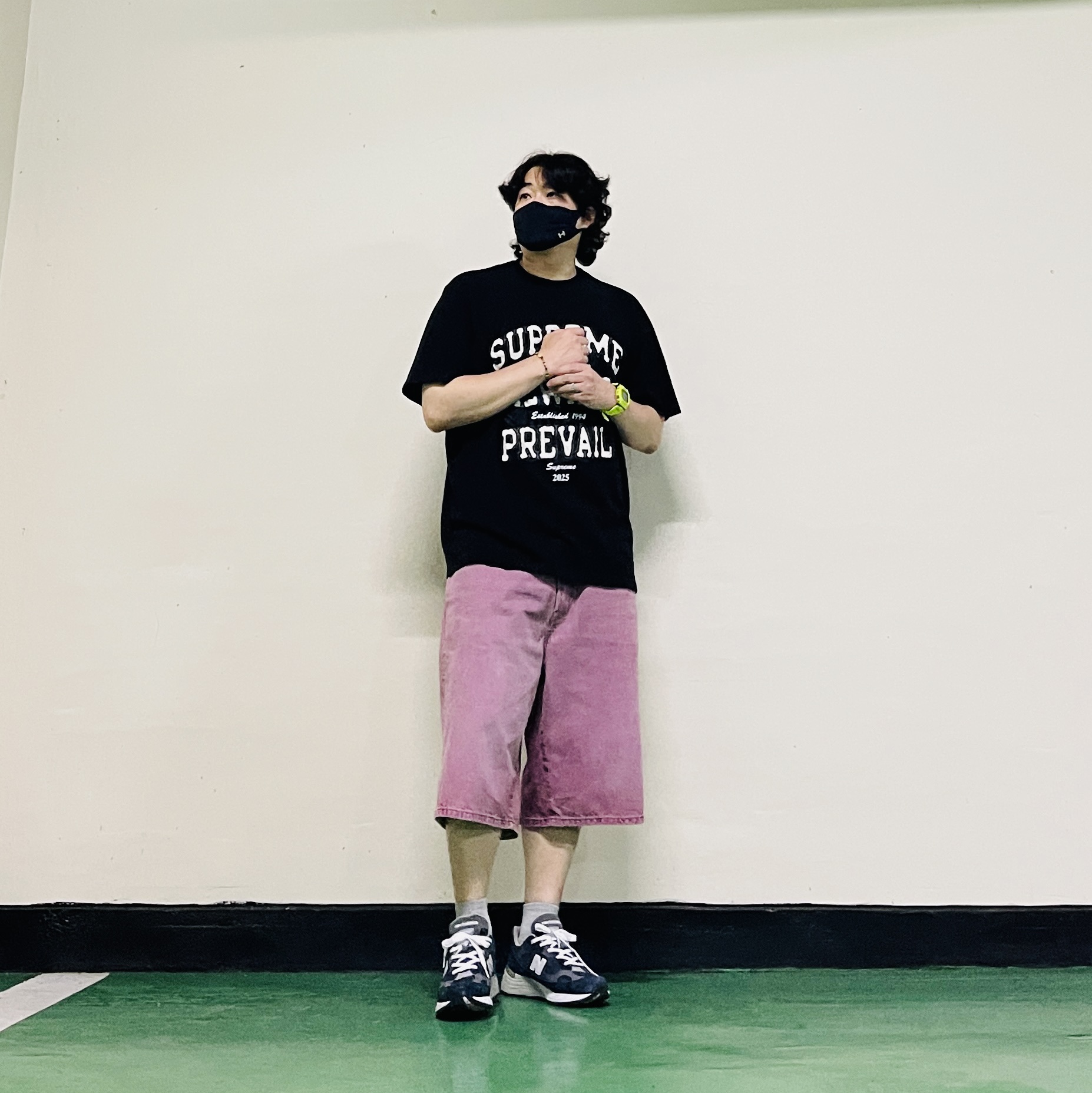 Supreme Always Prevail S/S Top Black - 25FW, Supreme Baggy Denim Short Overdyed Purple - 26SS 착용 스타일 - 7