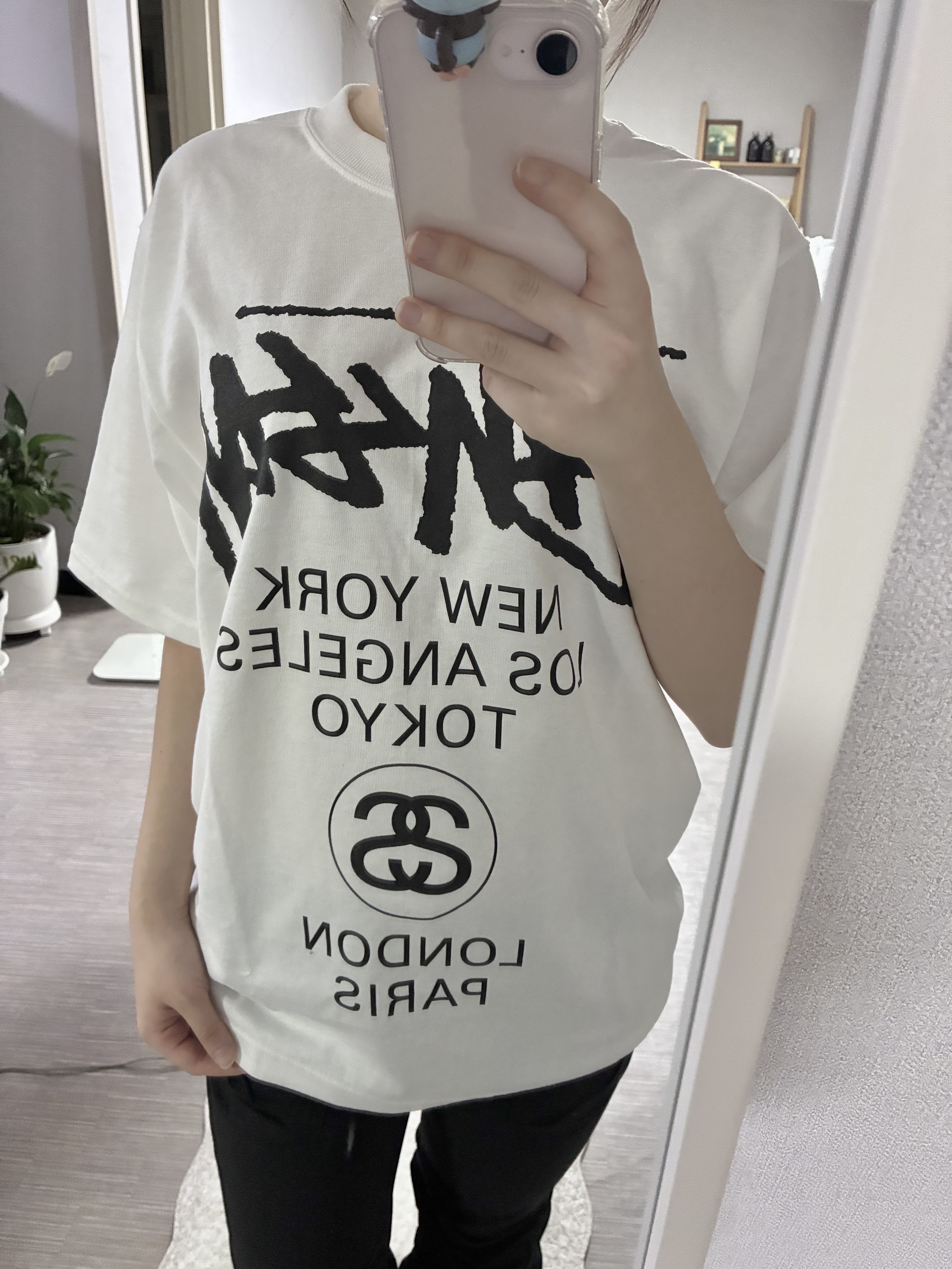 Stussy World Tour T-Shirt White 착용 스타일 - 1