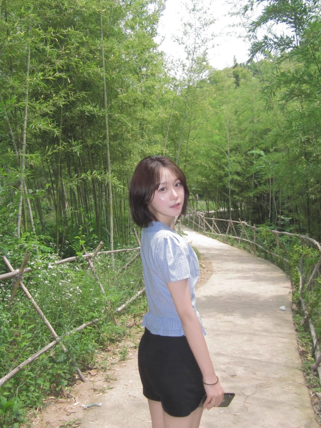 Rosefrantz Puff Sleeve Peplum Check Blouse [Sky Blue] 착용 스타일 - 4