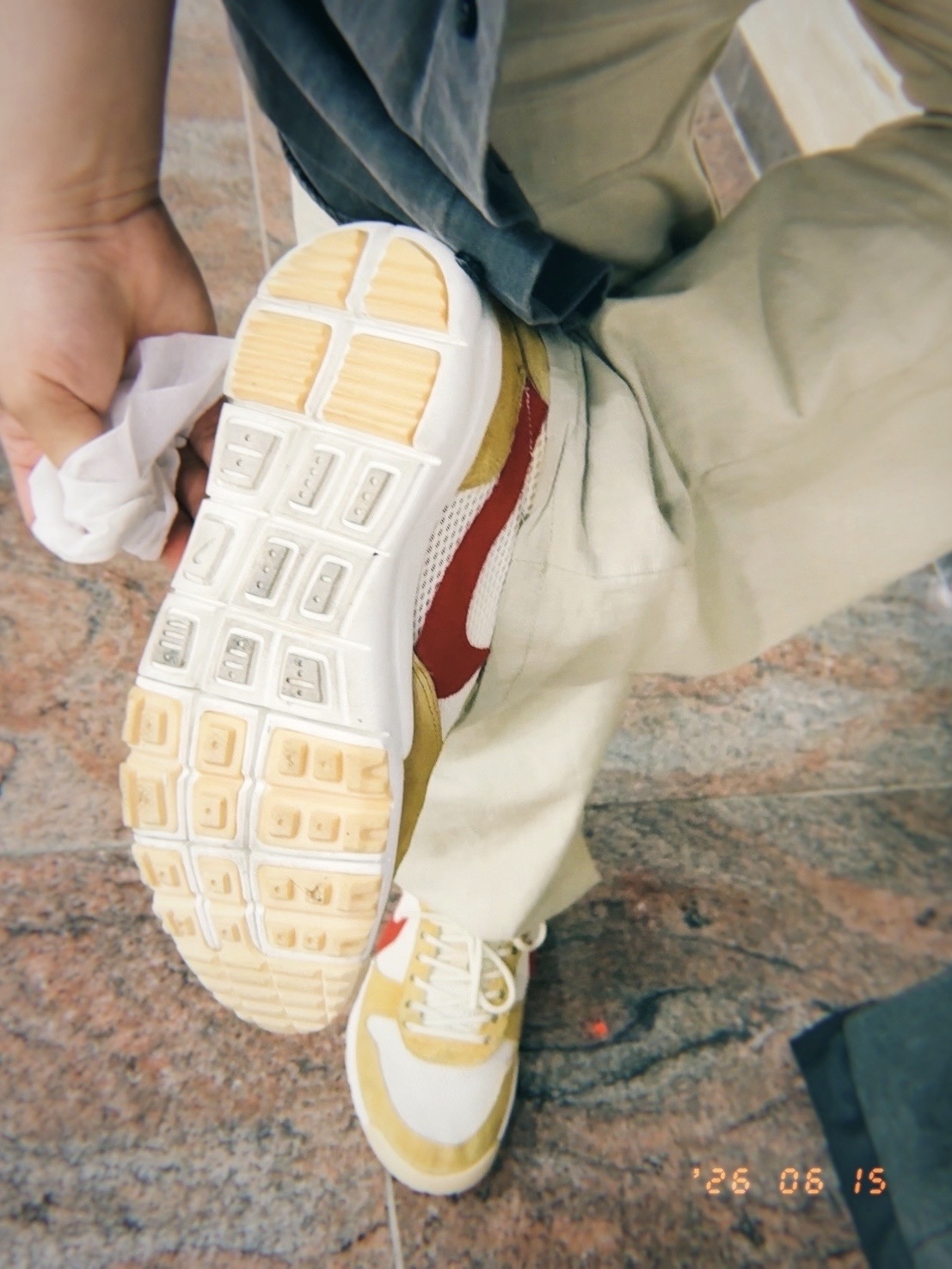 Nike x Tom Sachs Mars Yard Shoe 2.0 Space Camp 착용 스타일 - 2