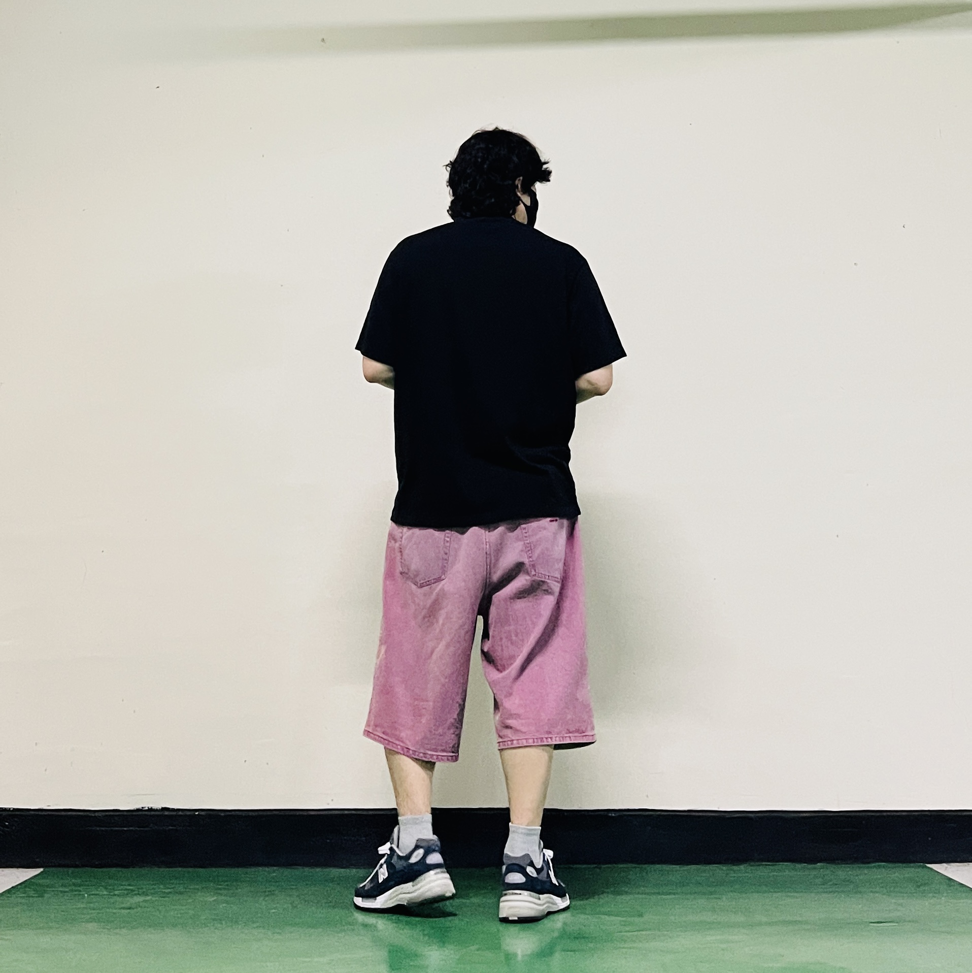 Supreme Always Prevail S/S Top Black - 25FW, Supreme Baggy Denim Short Overdyed Purple - 26SS 착용 스타일 - 3