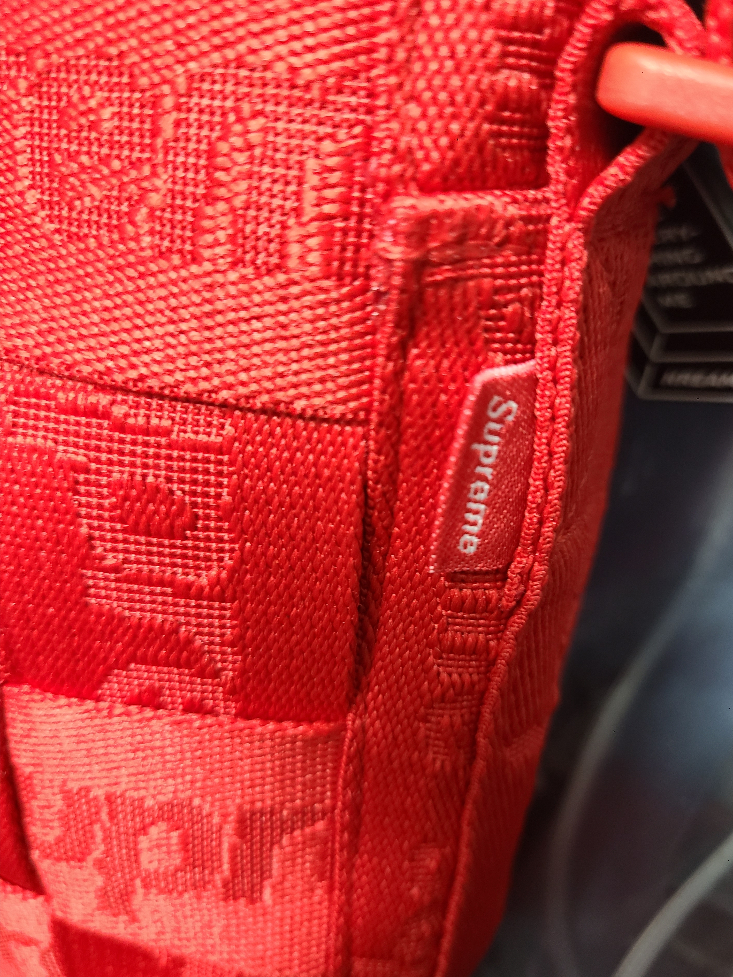 Supreme Woven Shoulder Bag Red - 23SS 착용 스타일 - 2