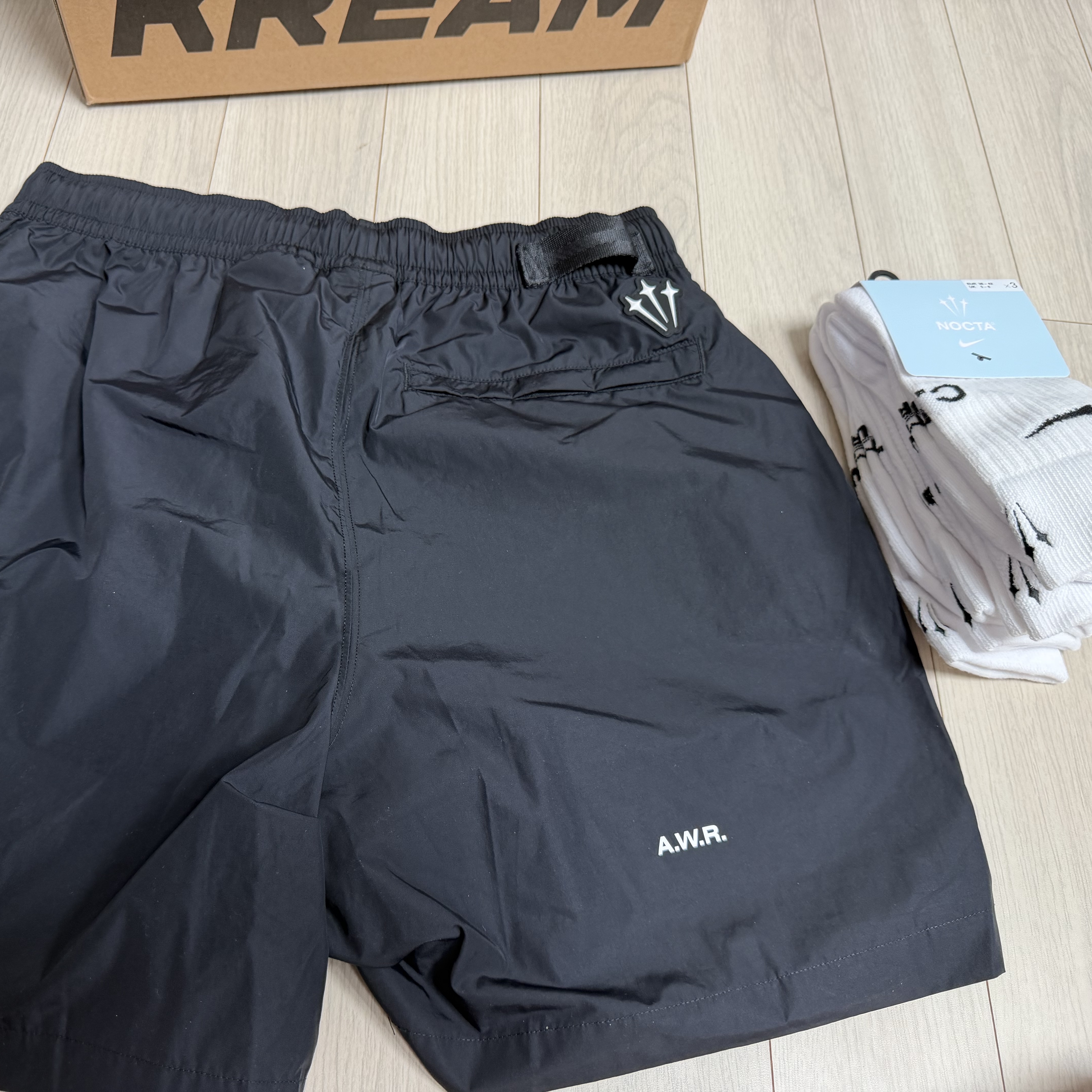 Nike x Drake Nocta Nylon Woven Shorts Black (FN8194-010), Nike x Drake Nocta Socks White (3 Pack) 착용 스타일 - 2