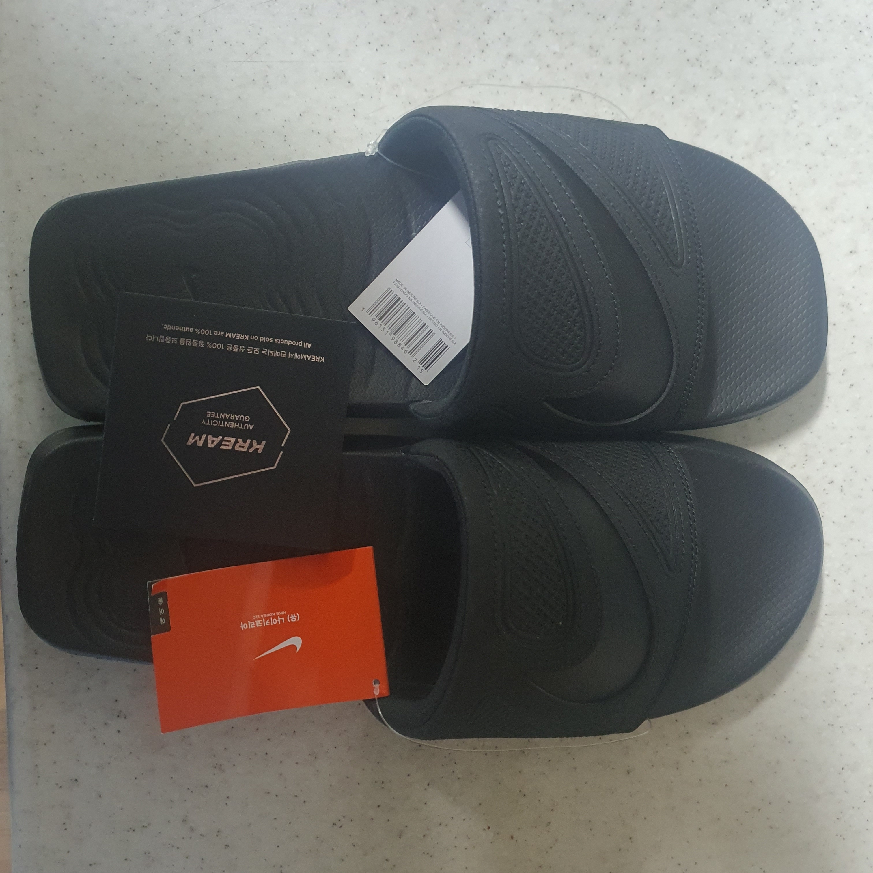 Nike Air Max Cirro Slide Triple Black 착용 스타일
