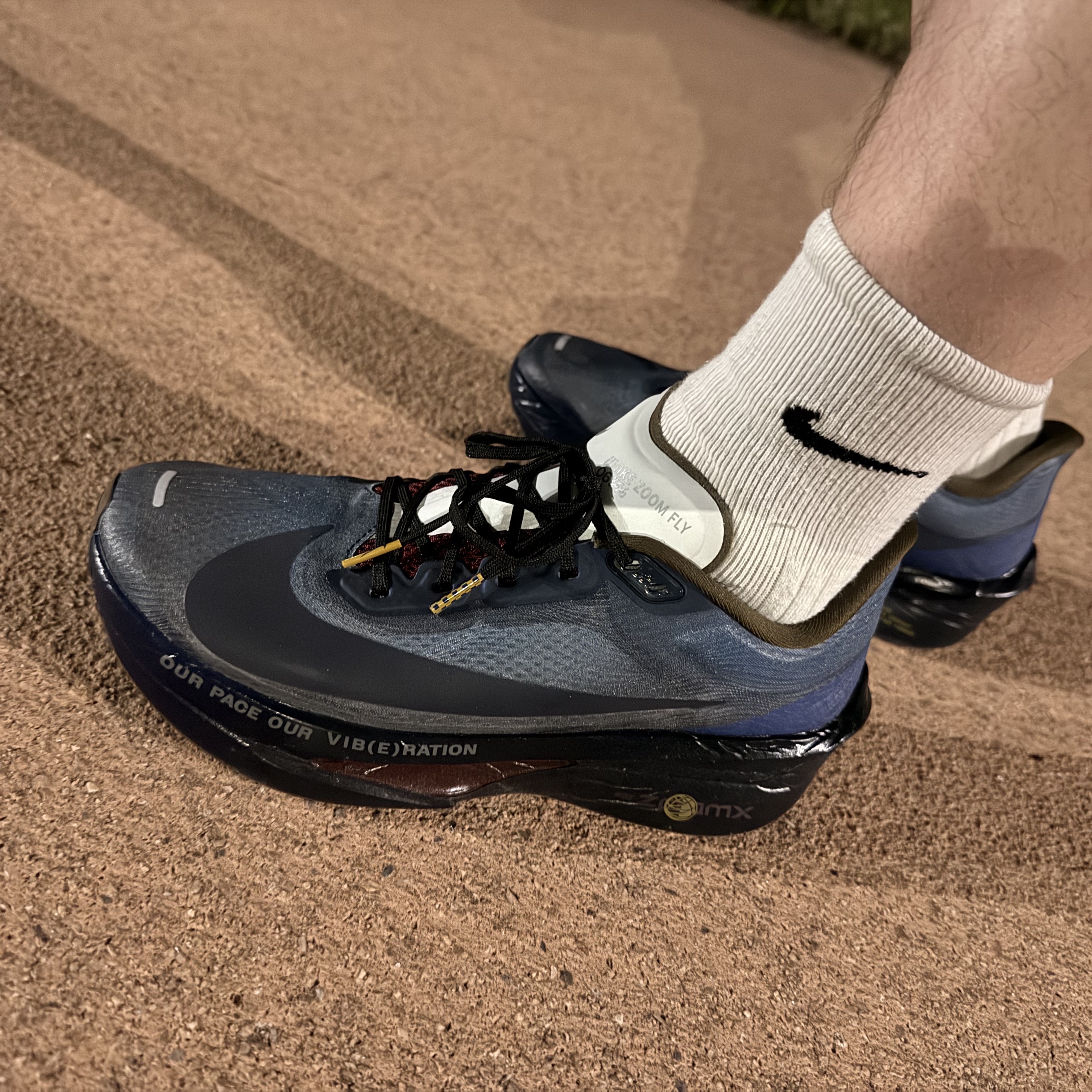 Nike Zoom Fly 6 Court Blue Burgundy Ash 착용 스타일 - 1
