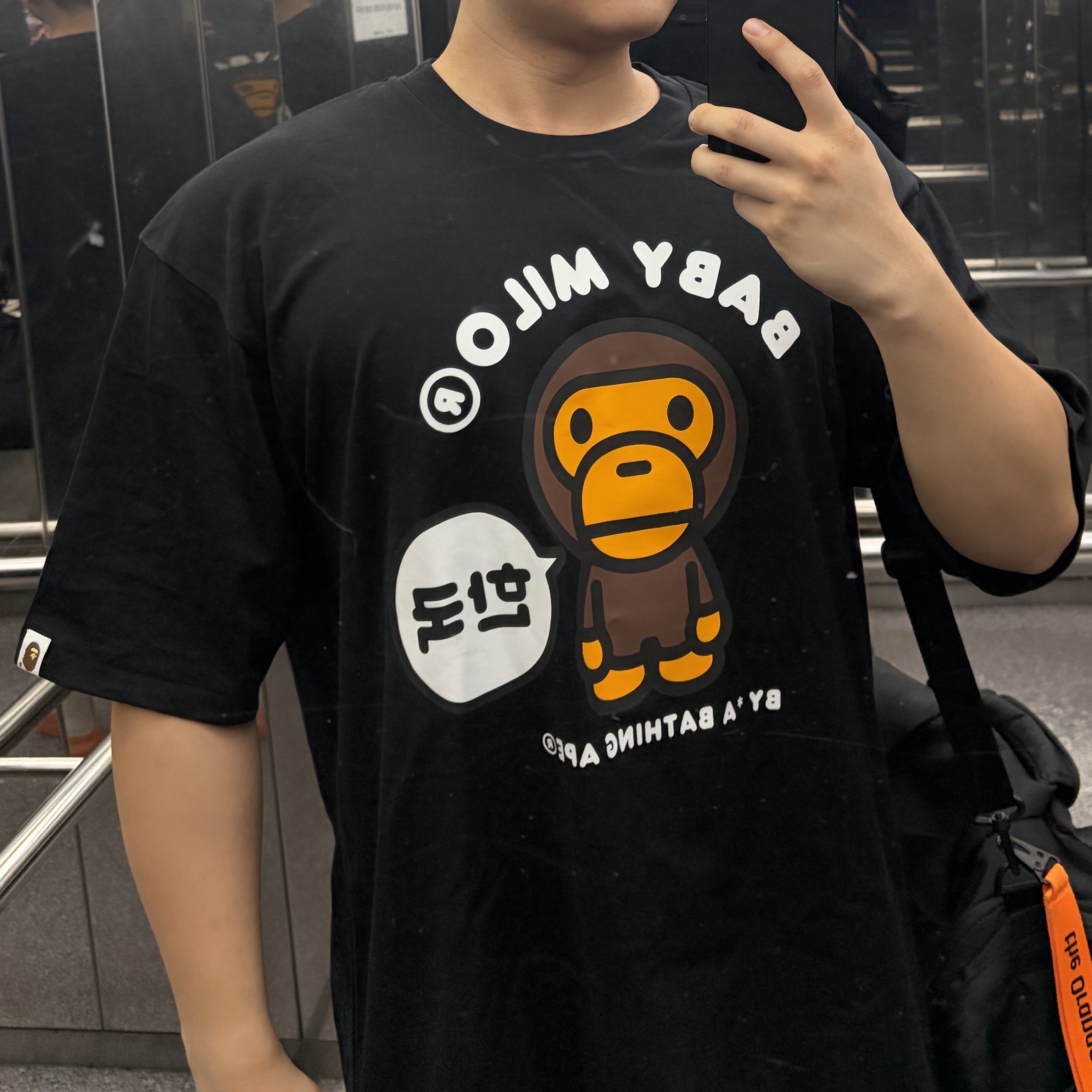 BAPE Korea Baby Milo College Relaxed Fit T-Shirt Black 착용 스타일 - 1