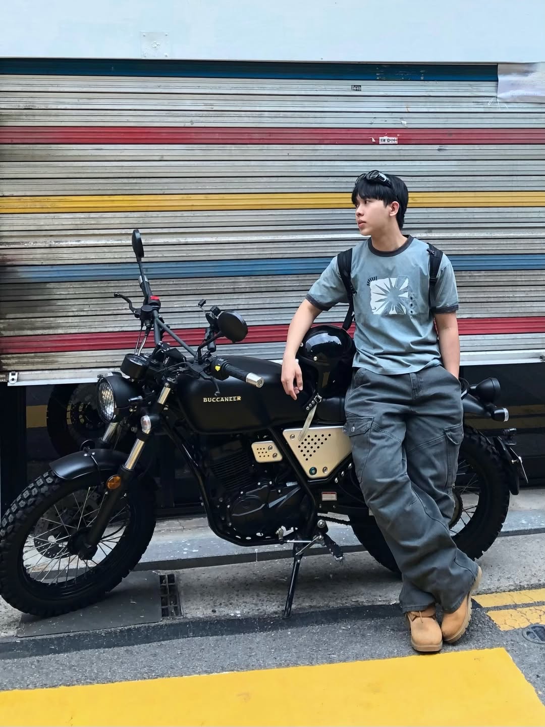 MAINBOOTH Sun Trace T-shirt TEAL Green 착용 스타일 - 1