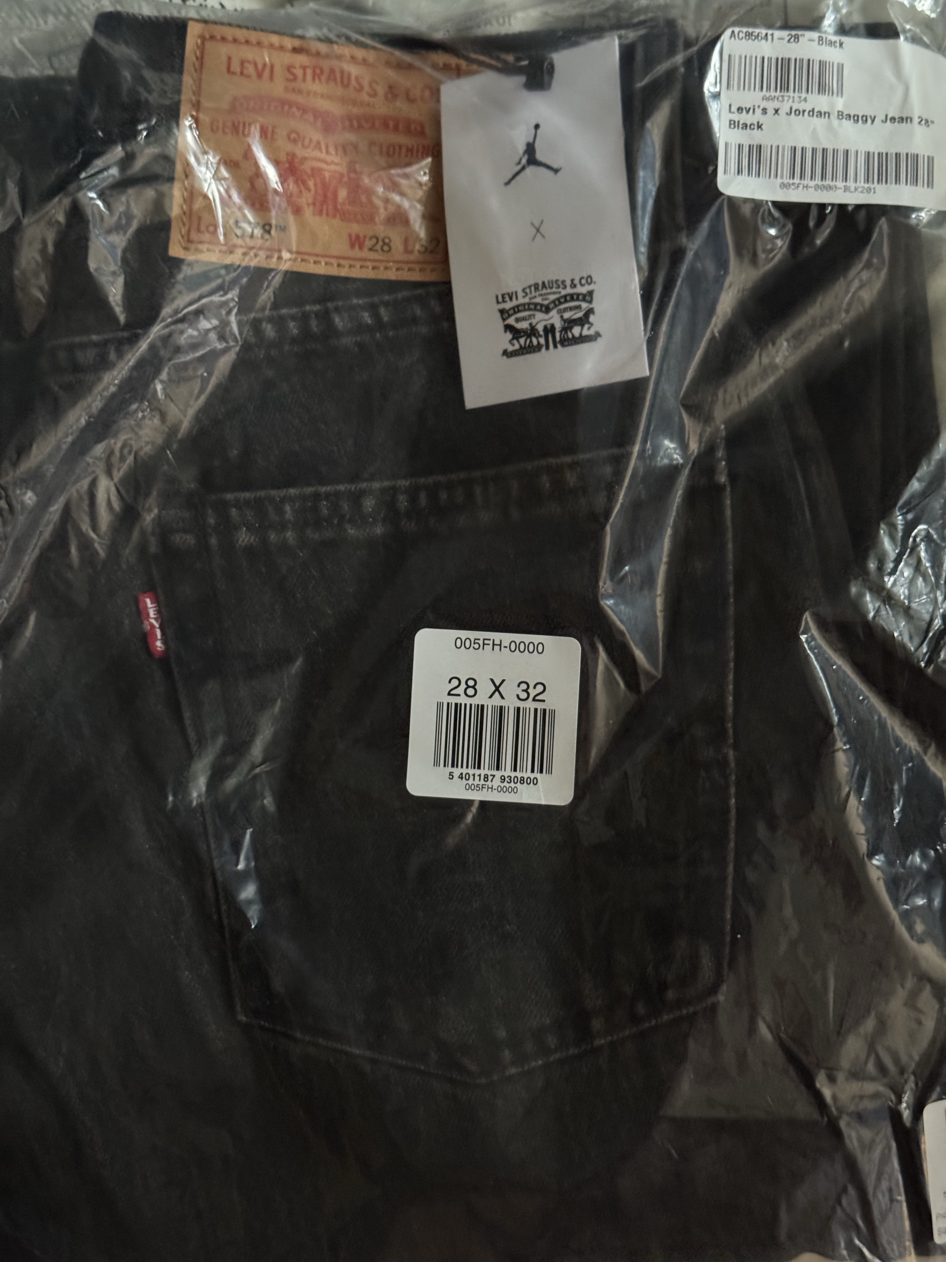 Nike x Drake Nocta Canada Long Sleeve Jersey Black (IM6633-010), Levi's x Jordan Baggy Shorts Indigo 착용 스타일 - 7