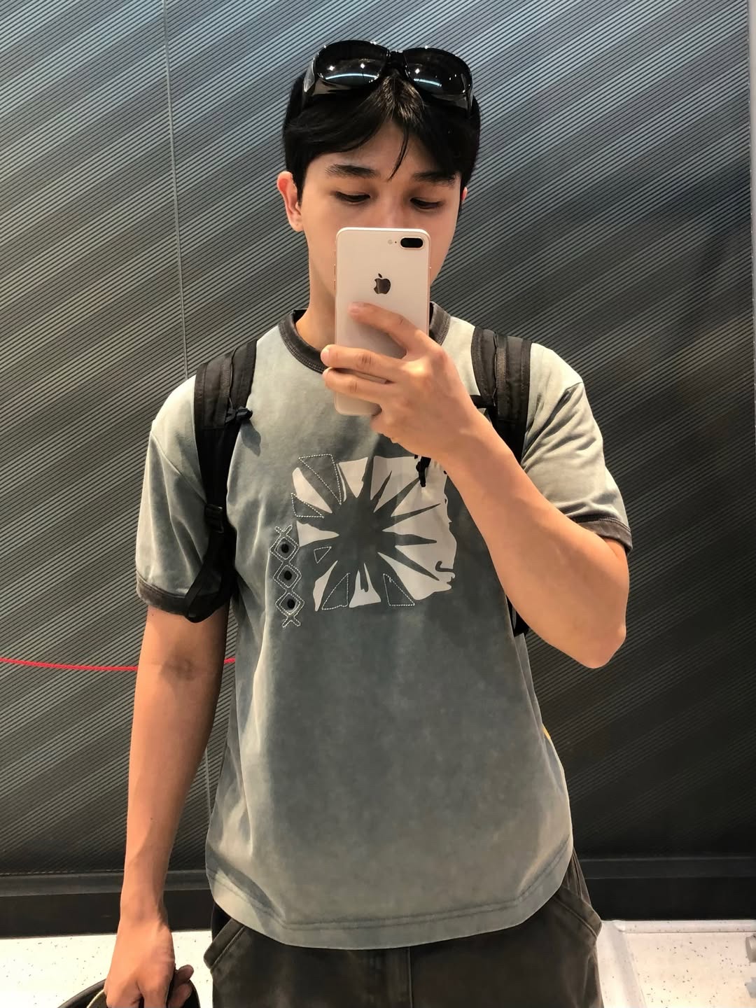 MAINBOOTH Sun Trace T-shirt TEAL Green 착용 스타일 - 3