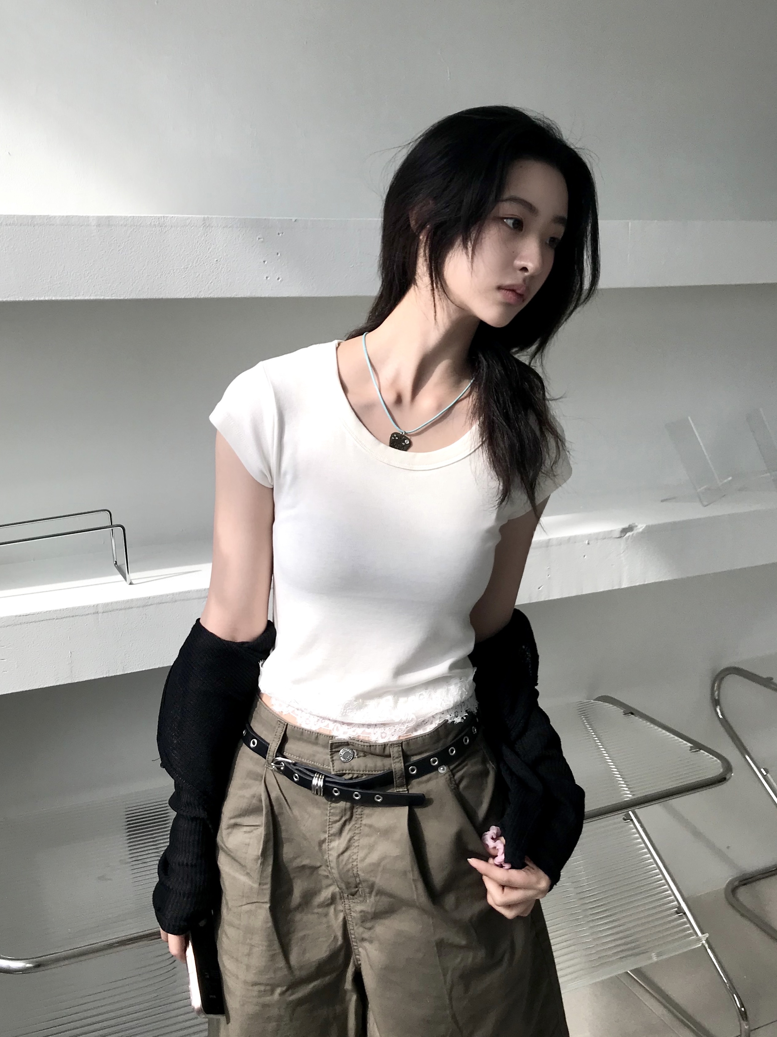 PHOS333 W Slim Fit Lace T-Shirt Ivory 착용 스타일 - 3