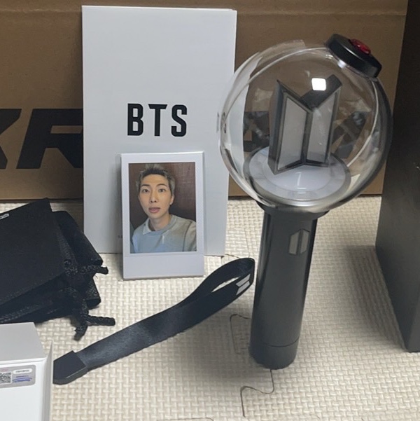 BTS Official Light Stick Ver. 4 착용 스타일