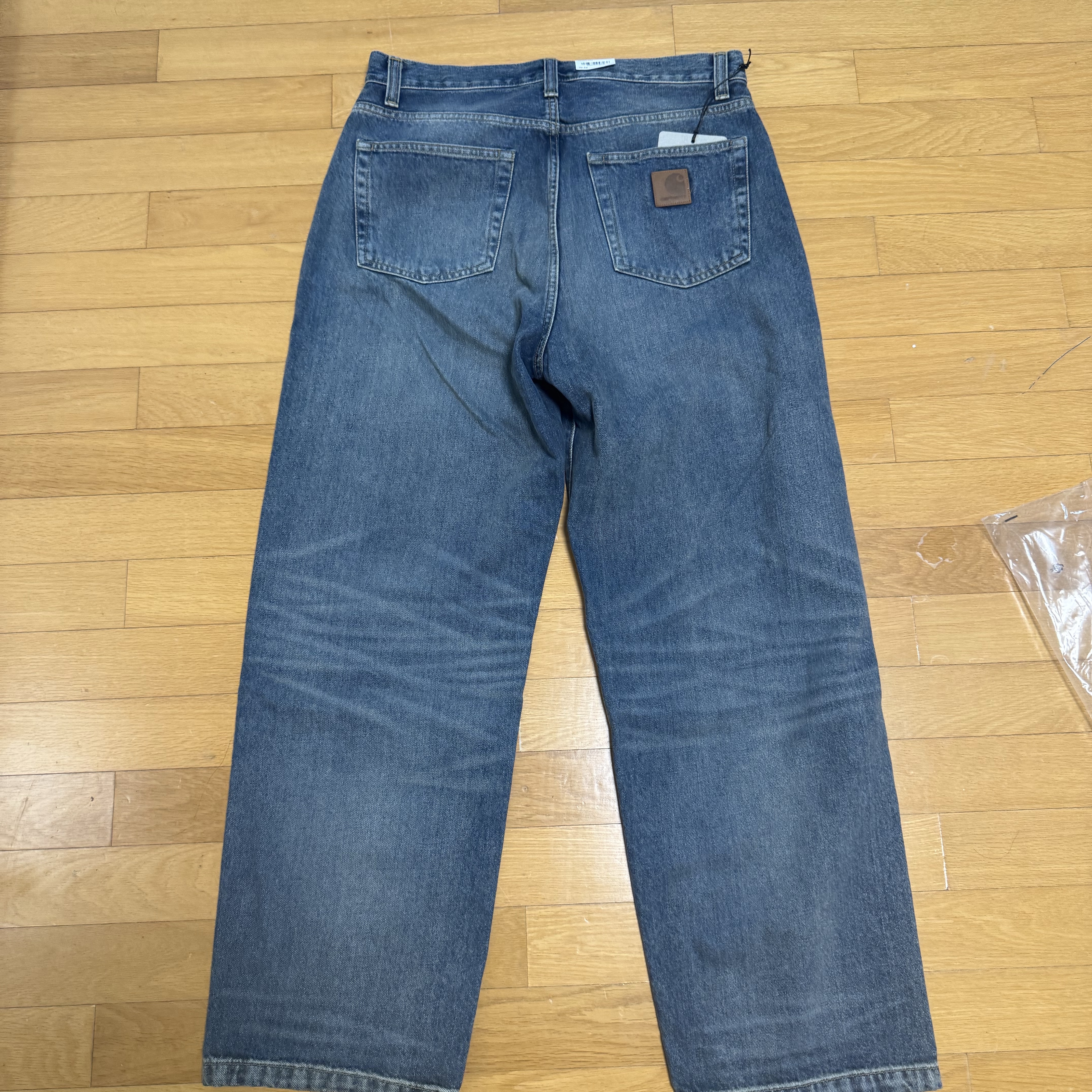 Carhartt WIP Landon Pants Blue 착용 스타일