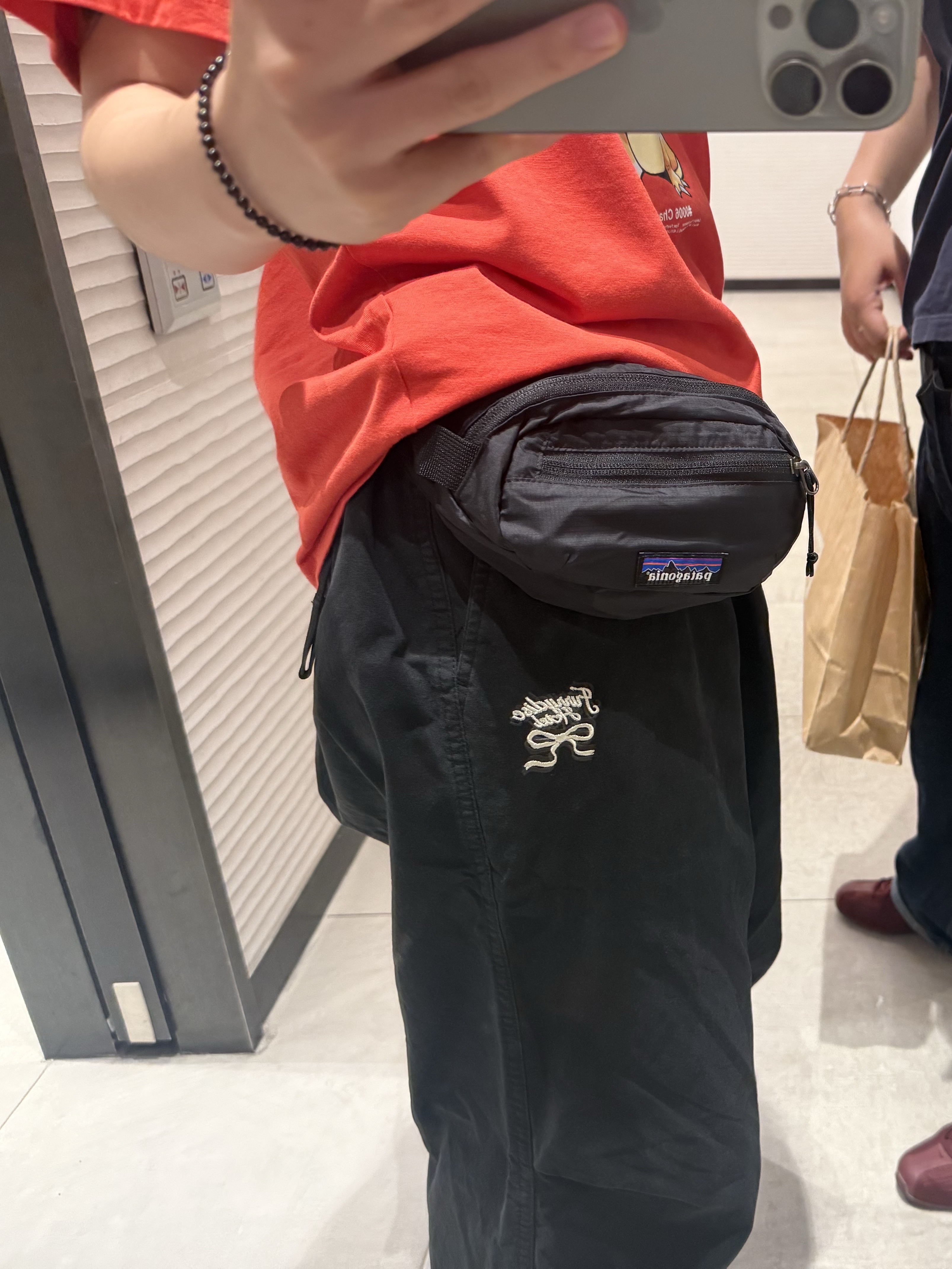 Patagonia Terravia Mini Hip Pack Black 착용 스타일