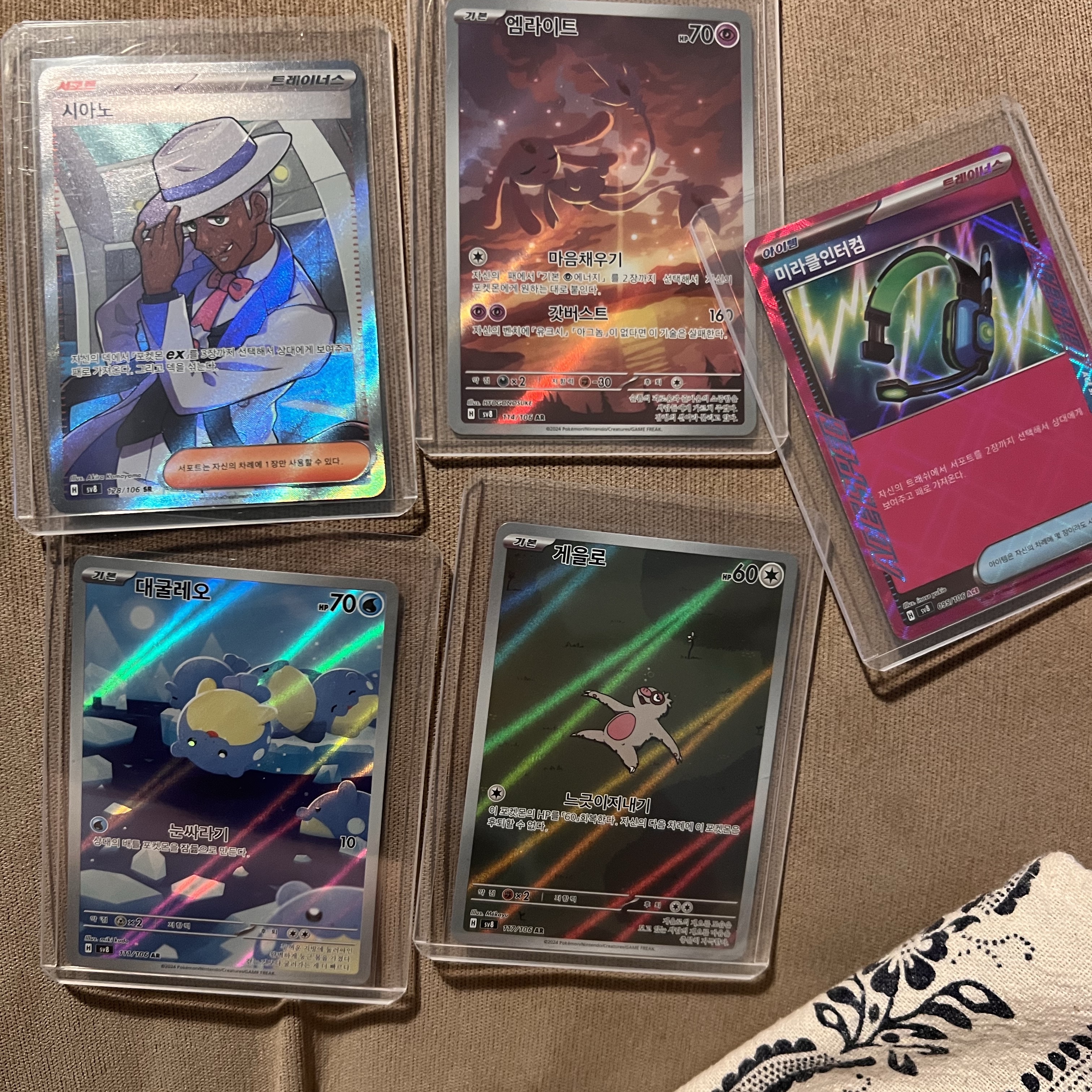 Pokemon TCG Scarlet & Violet Expansion Pack Surging Sparks Box (Pack of 30) 착용 스타일