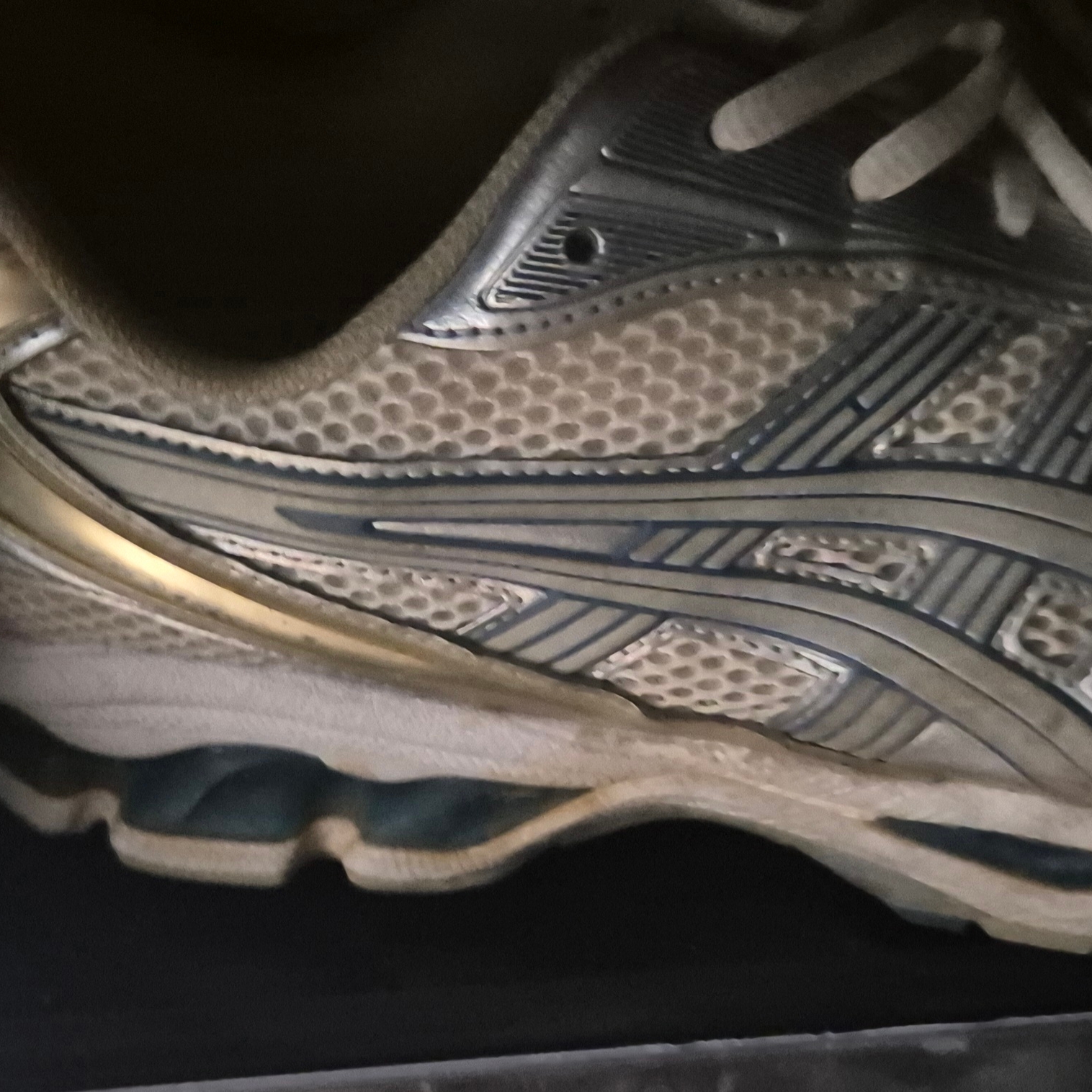 Asics Gel-Kayano 14 Cream Pure Silver 착용 스타일