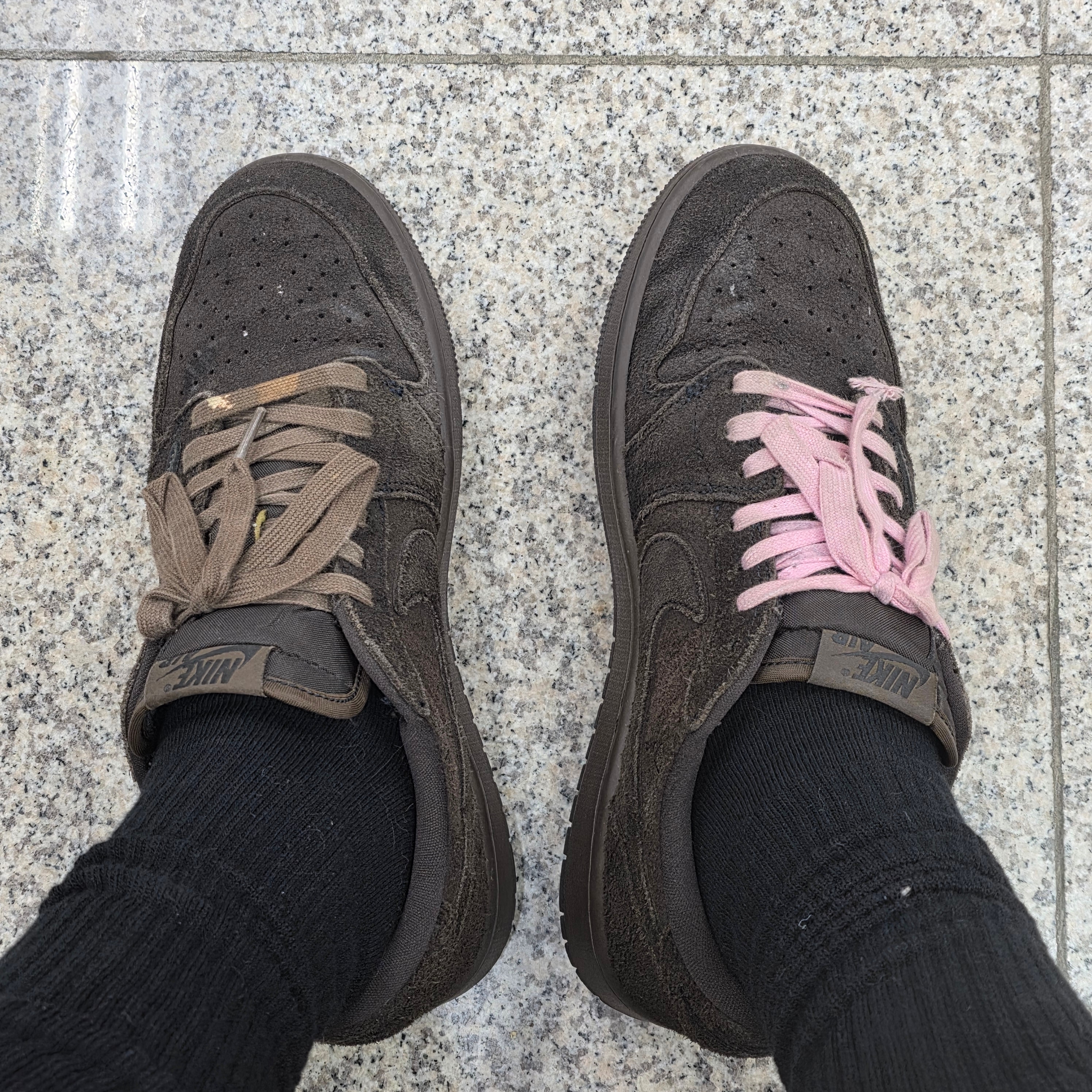 Jordan 1 x Travis Scott Retro Low OG SP Velvet Brown and Dark Mocha 착용 스타일