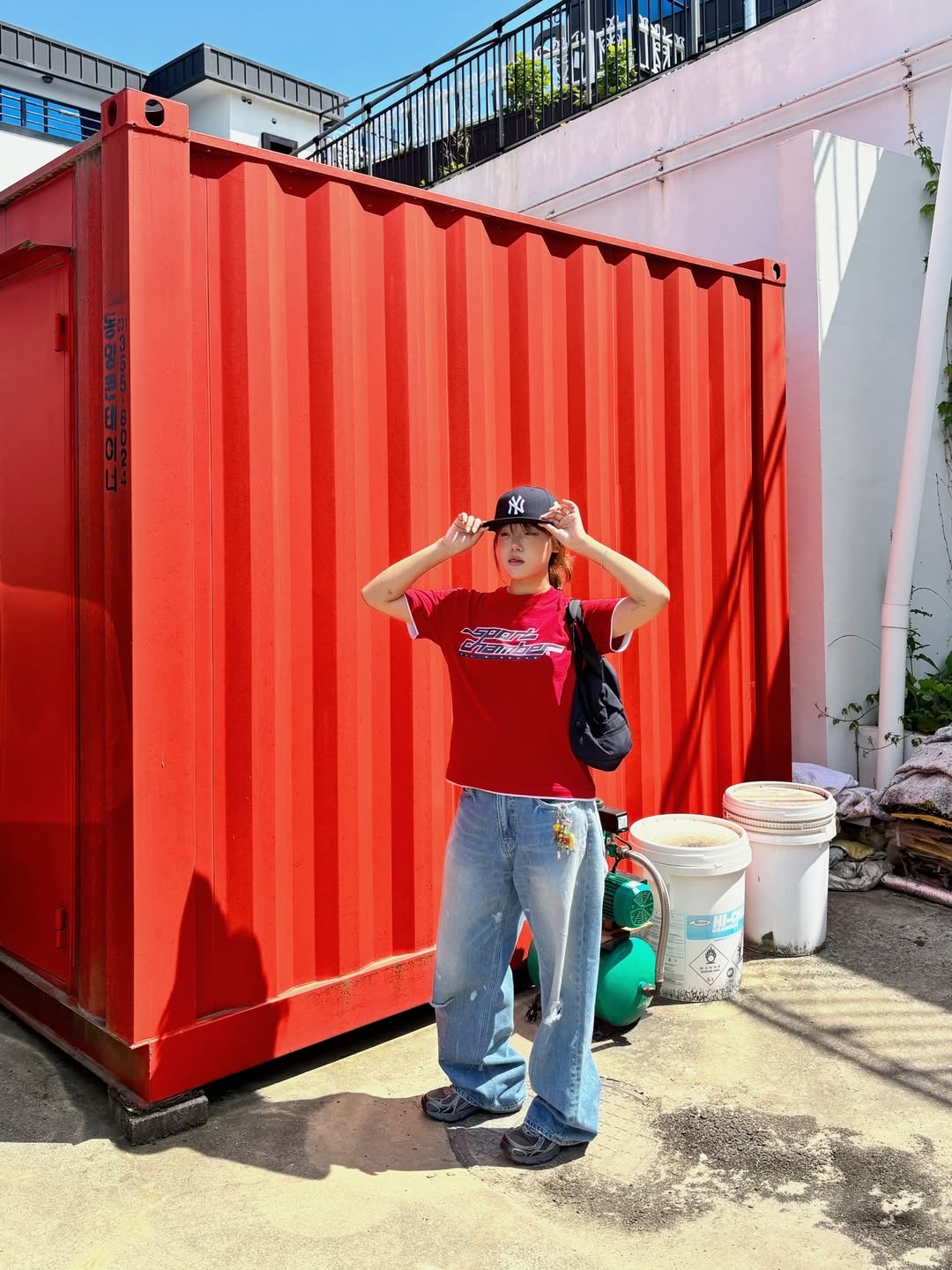 SPORT CHAMBER Pulse Logo T-Shirt Red 착용 스타일 - 4