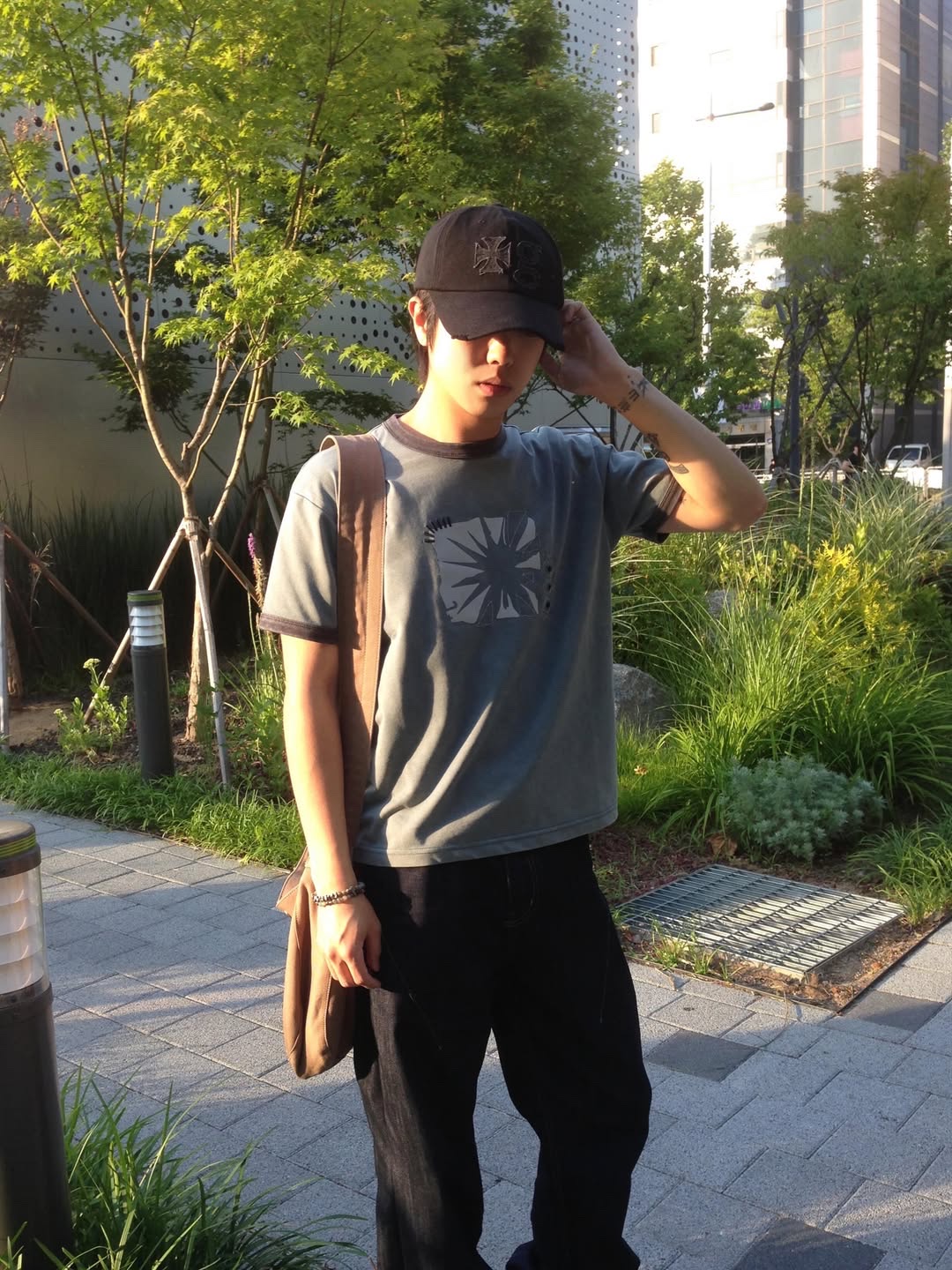 MAINBOOTH Sun Trace T-shirt TEAL Green 착용 스타일 - 2