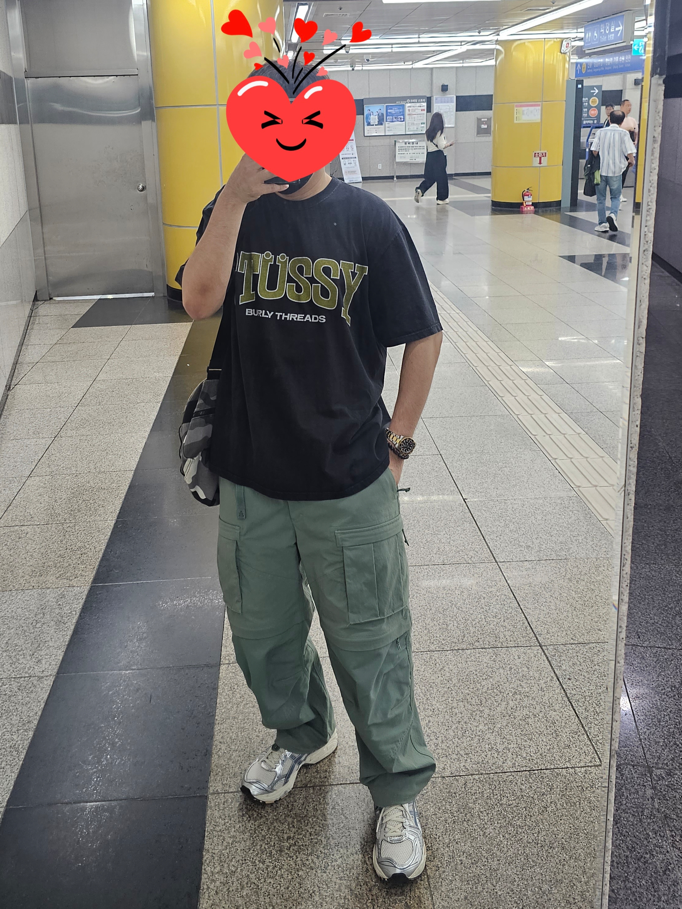 Stussy Burly Threads Pigment Dyed T-Shirt Black, Nike ACG Smith Summit Cargo Pants Clay Green - Asia 착용 스타일