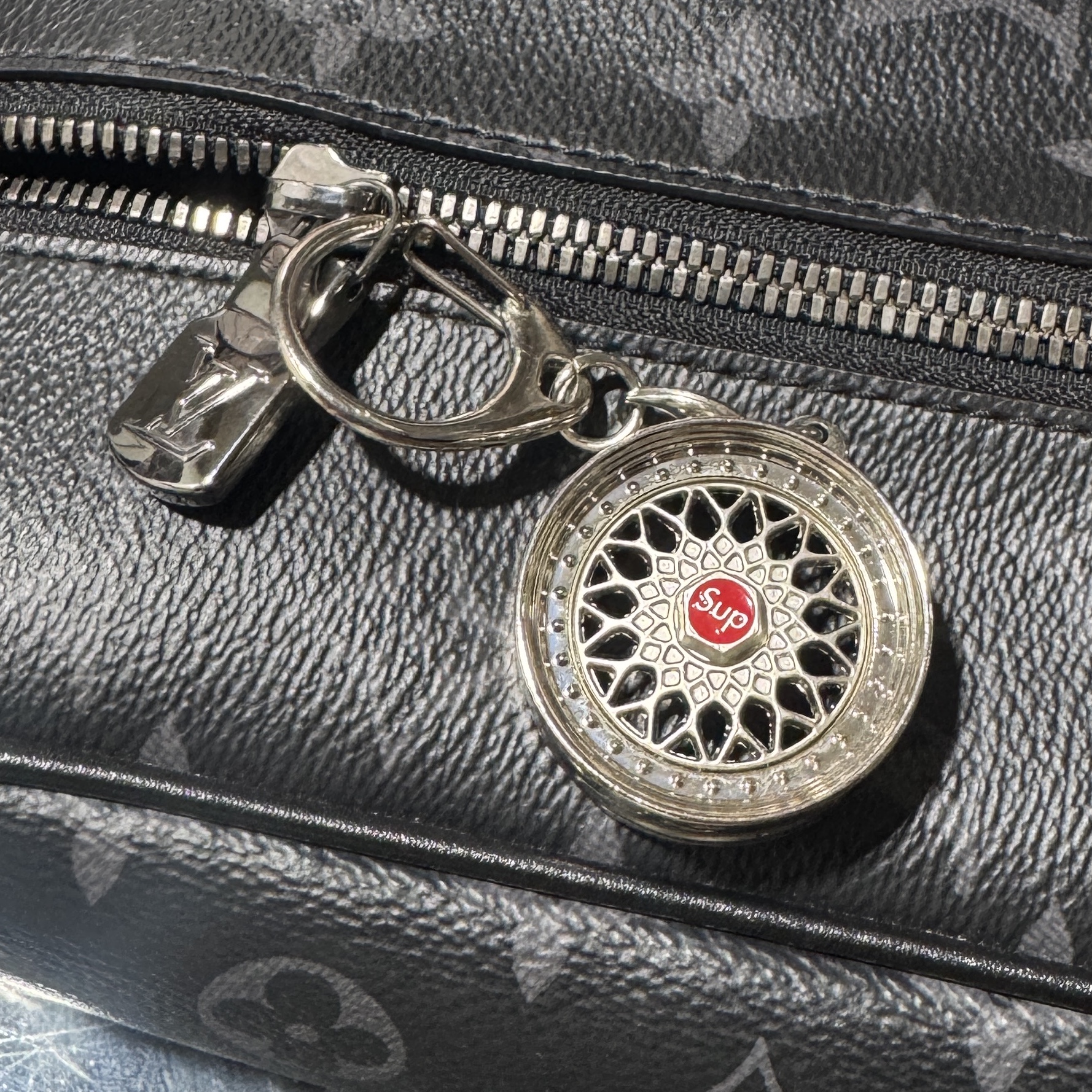 Supreme x BBS RS Rim Keychain Chrome - 25FW 착용 스타일