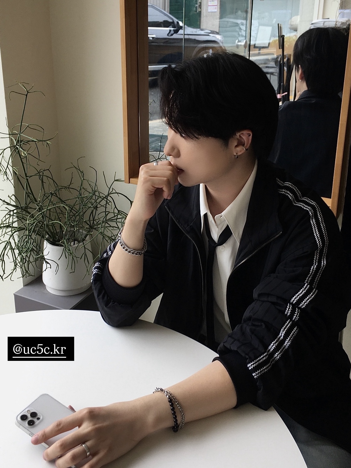 Zara Rock Style Flap Shoulder Bag Black 착용 스타일 - 7