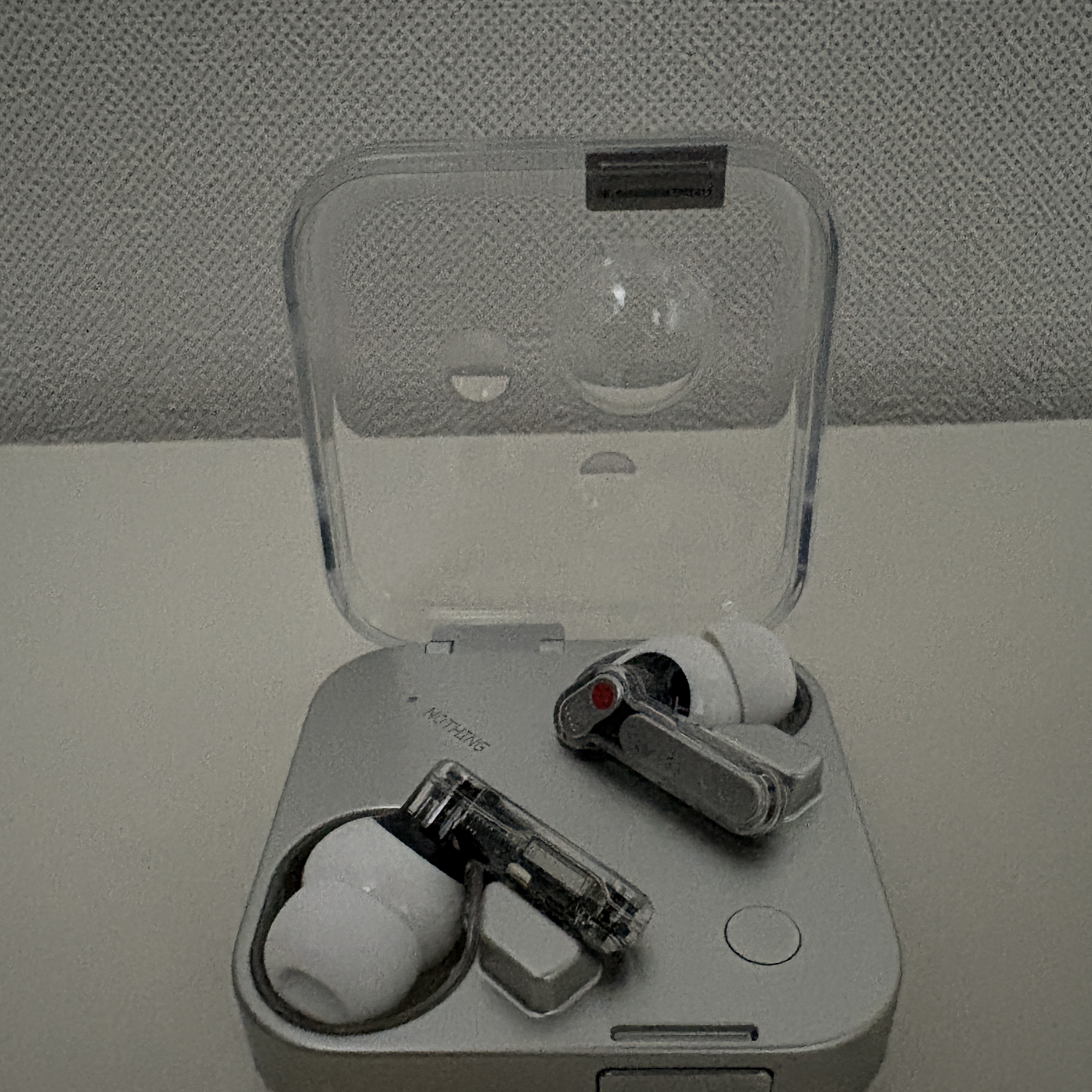 Nothing Ear (3) White 착용 스타일 - 2